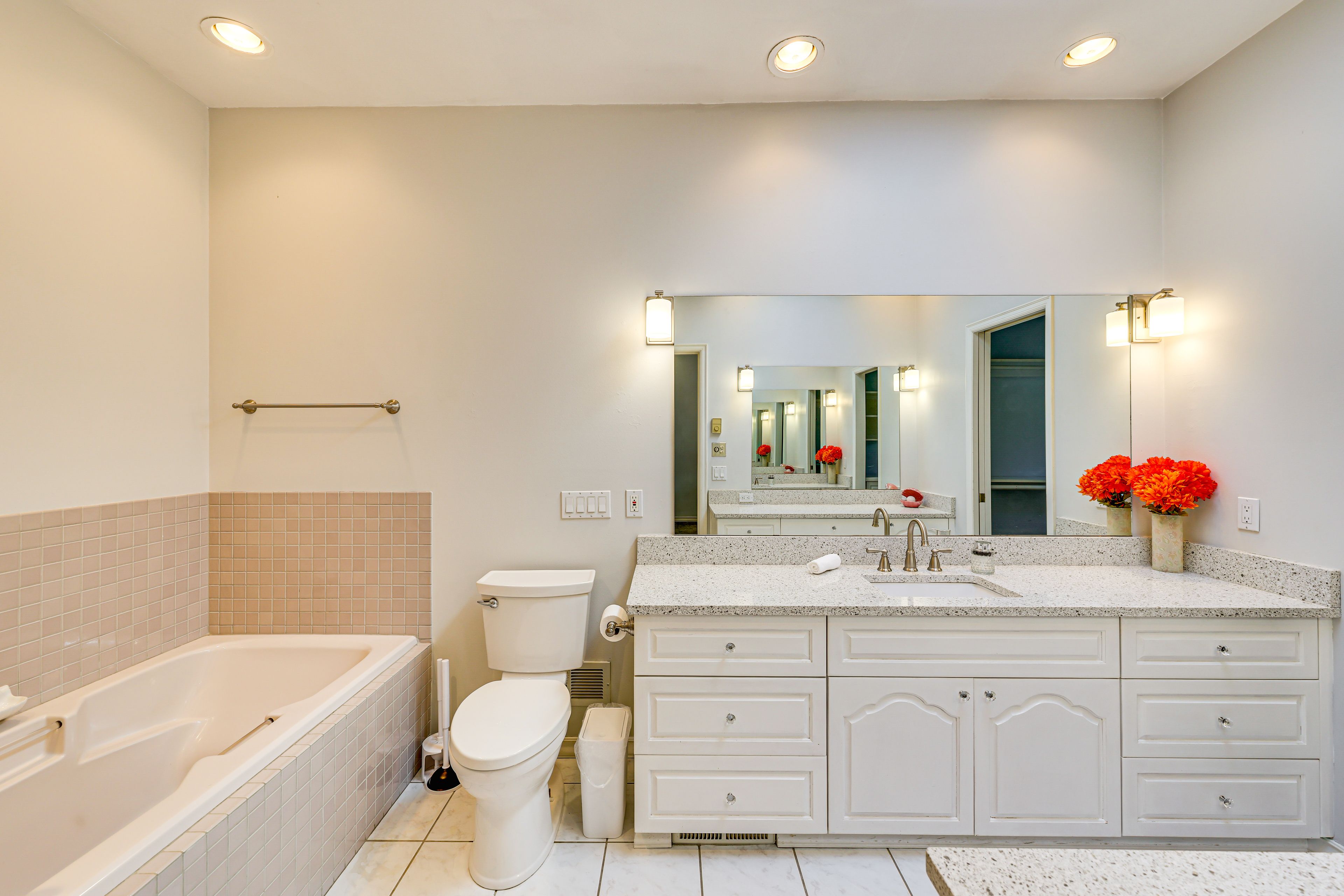 En-Suite Bathroom | Shower | Main Level