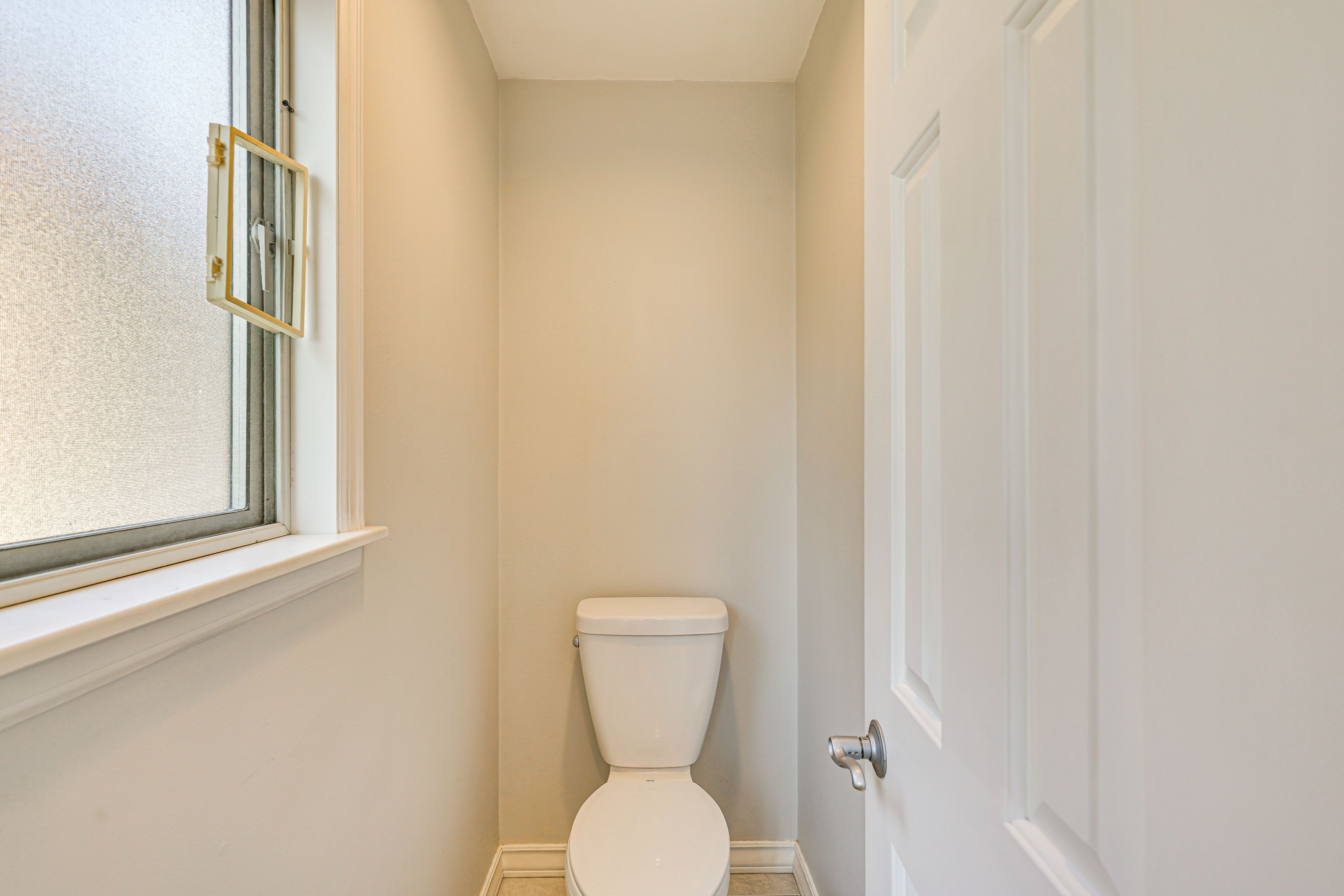 Half Bathroom | Main Level