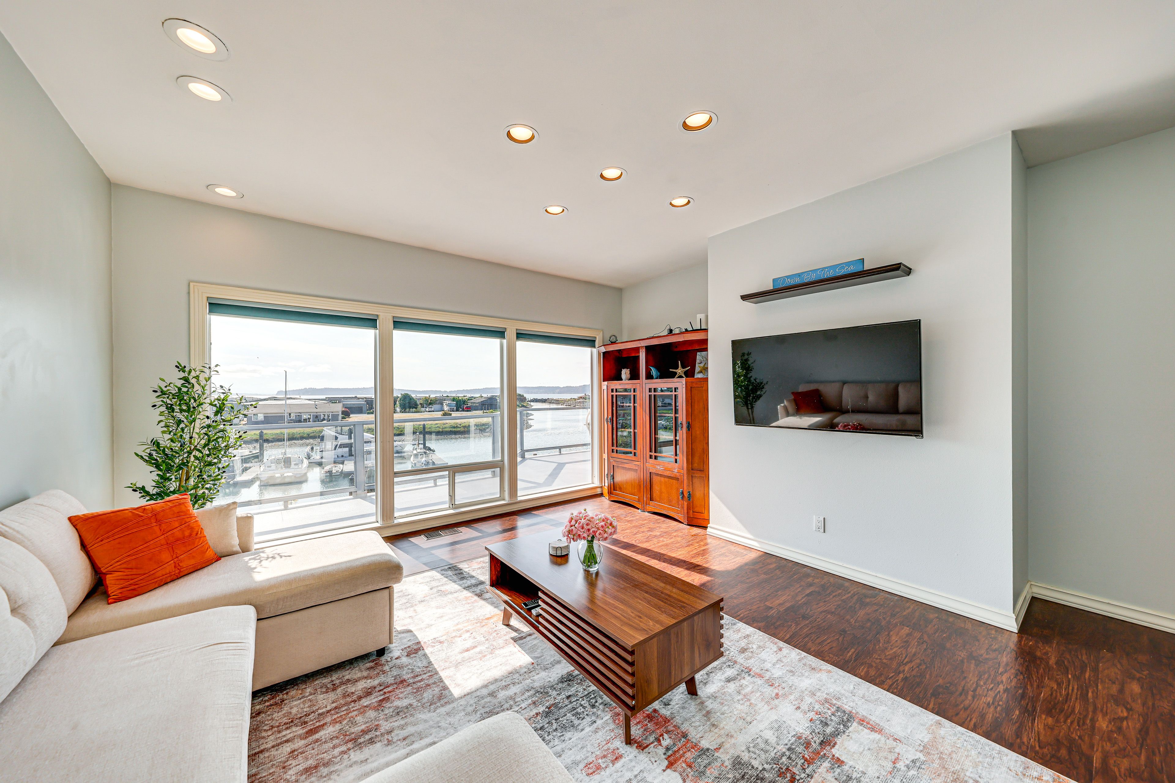 Family Room | Full Sleeper Sofa | Wet Bar | Main Level