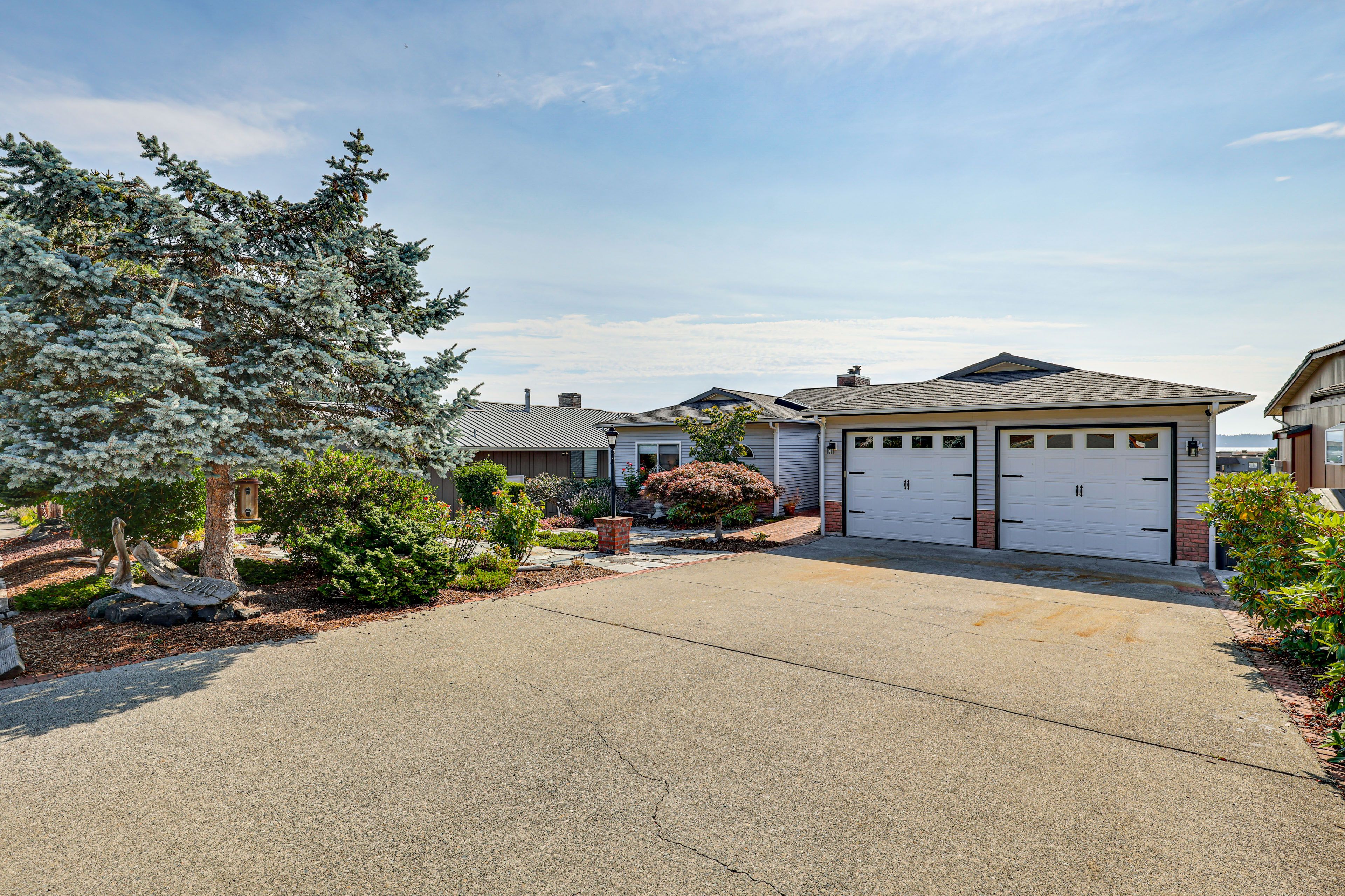 Parking | Driveway (4 Vehicles) | Garage Unavailable