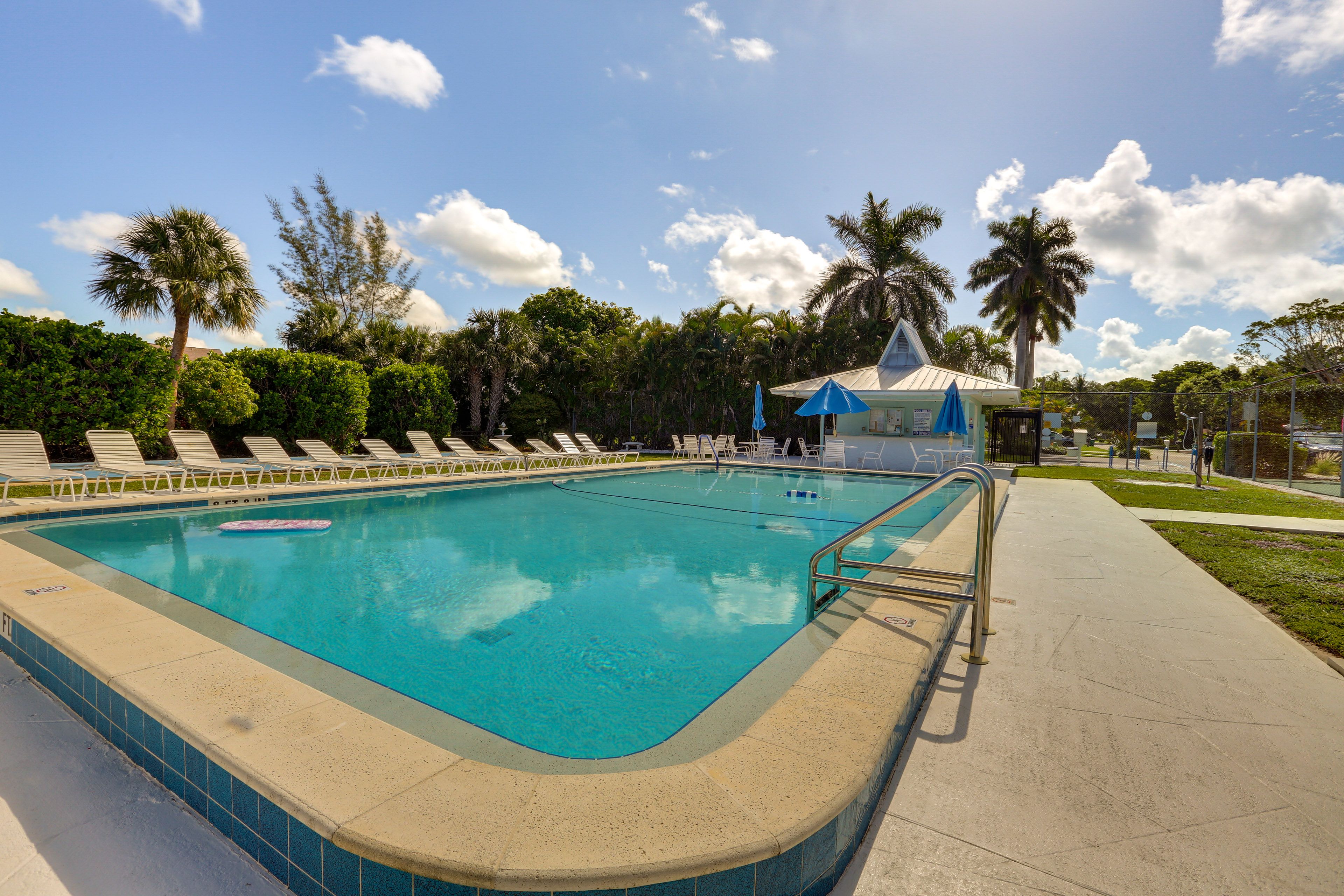 Naples Vacation Rental | 3BR | 2BA | 1,600 Sq Ft | 1 Step to Enter