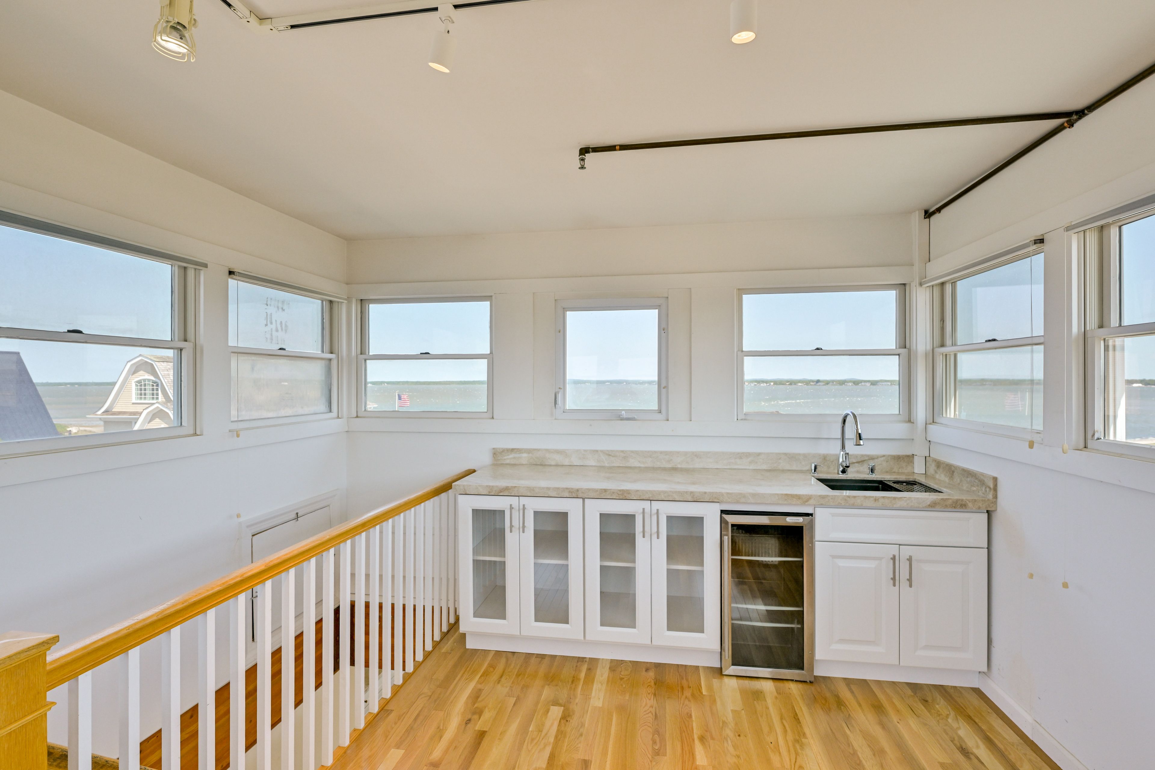 Loft | Wet Bar | Queen Sleeper Sofa | Views of Ocean & Bay