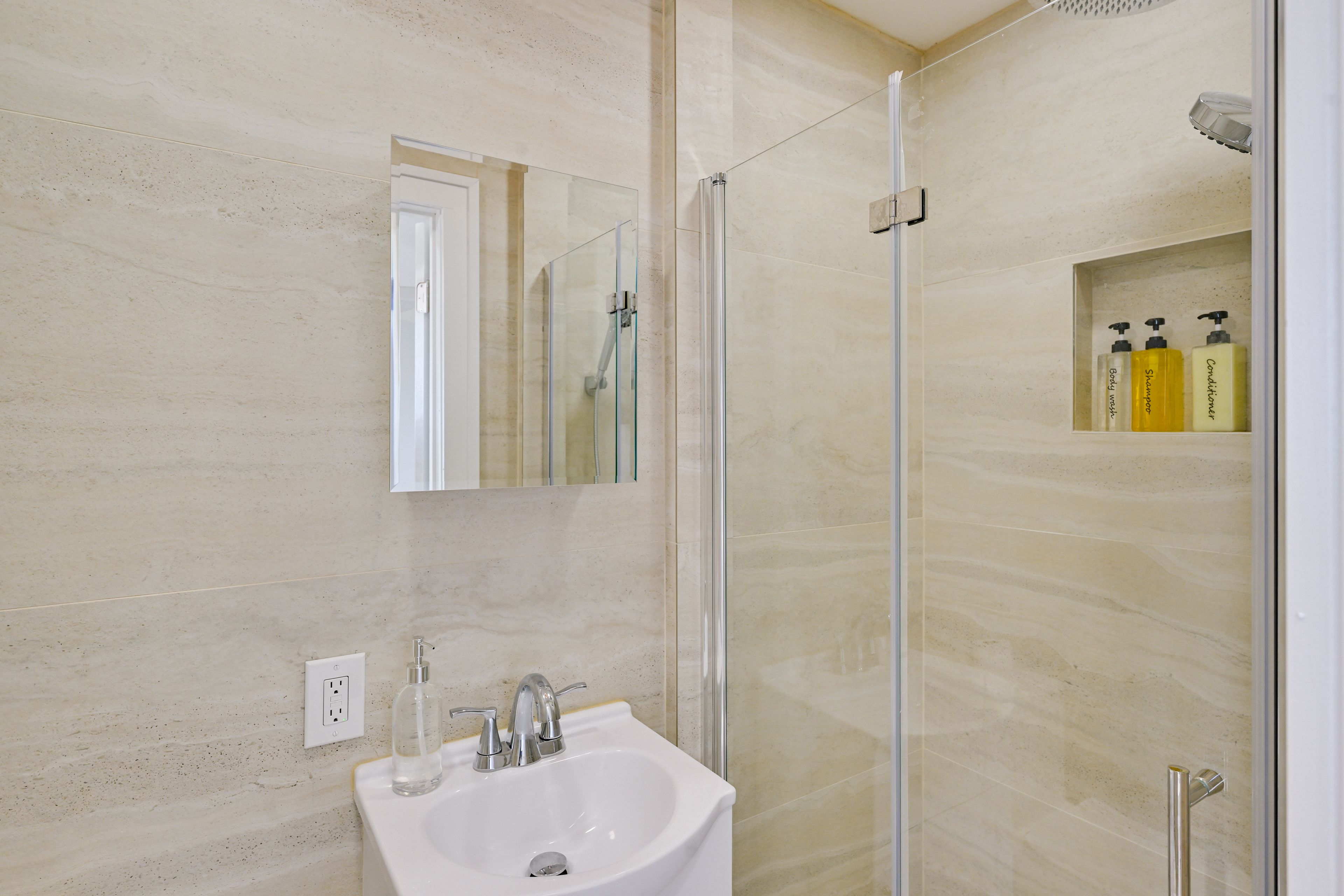 En-Suite Bathroom | Towels Provided | Complimentary Toiletries