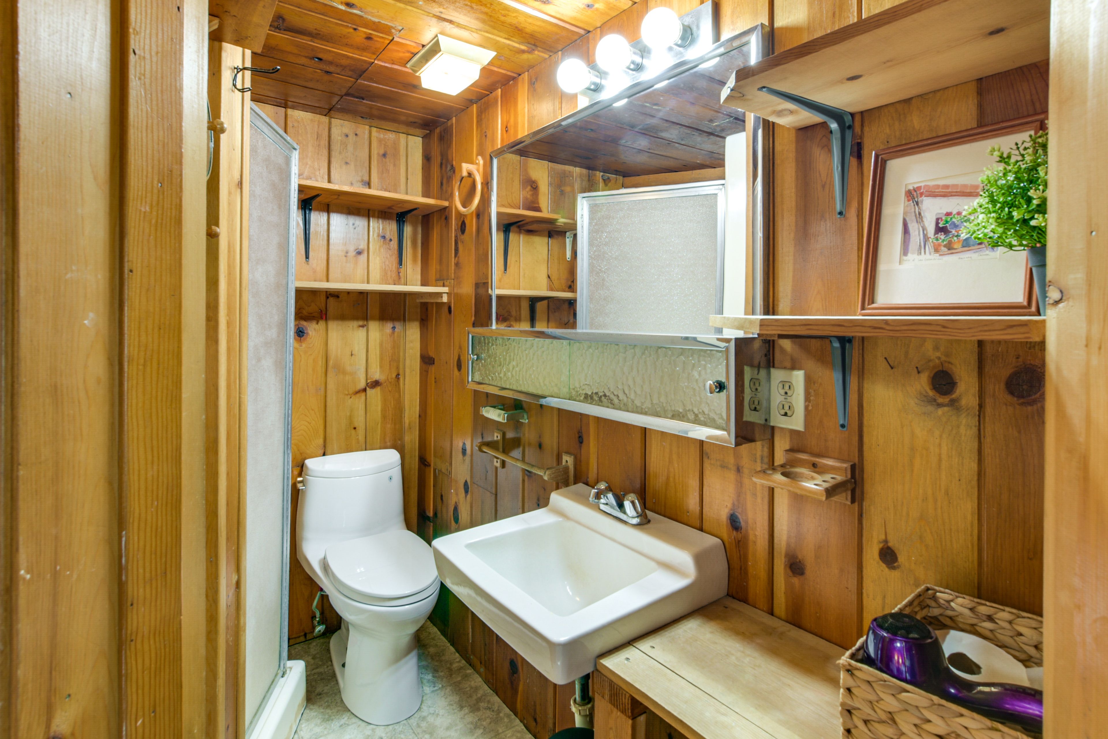 Full Bathroom | 1st Floor