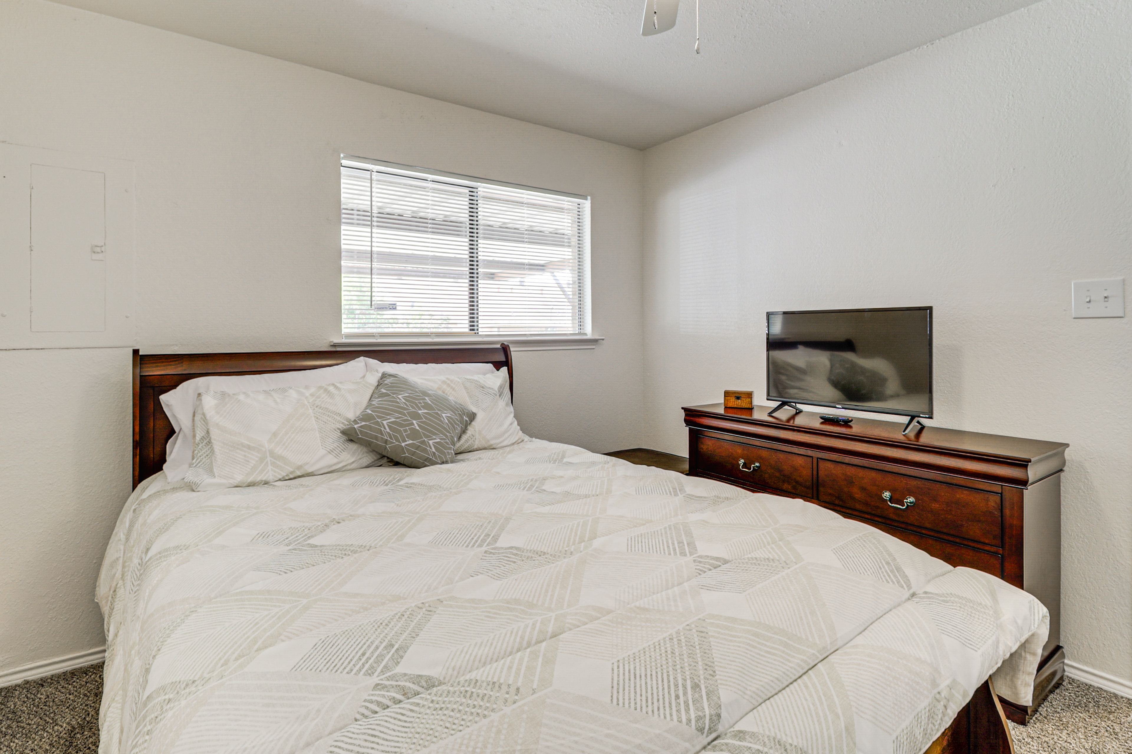 Bedroom 2 | Queen Bed | Linens Provided