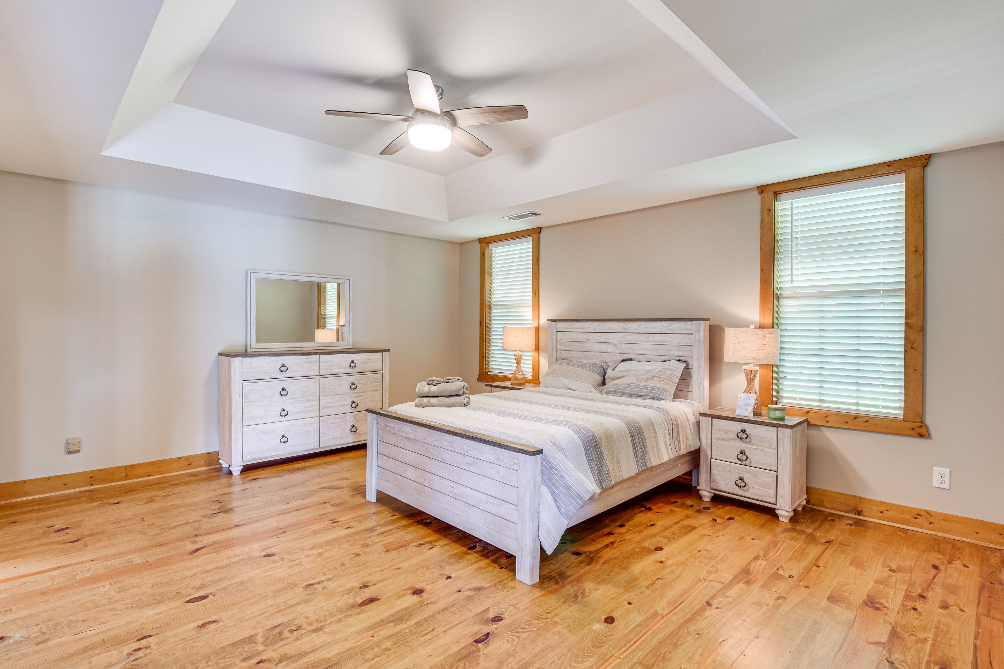 Bedroom 3 | 1st Floor | Queen Bed