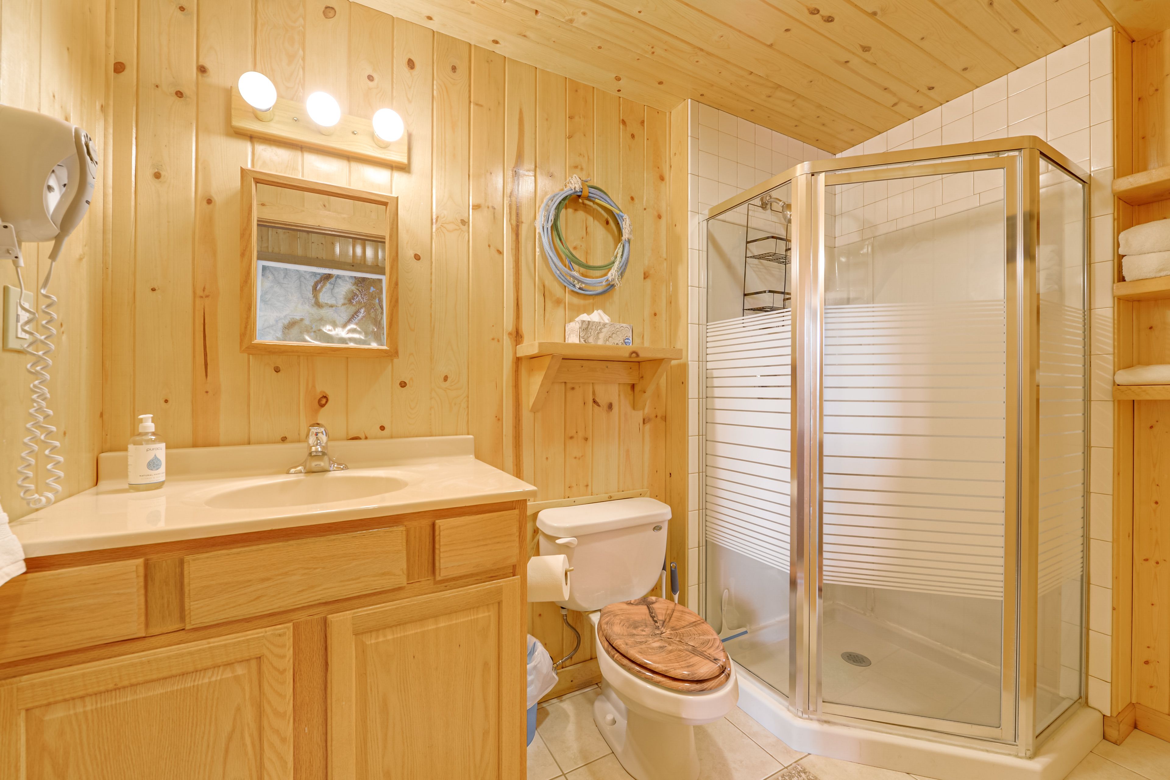 Studio | Full Bathroom | Towels Provided