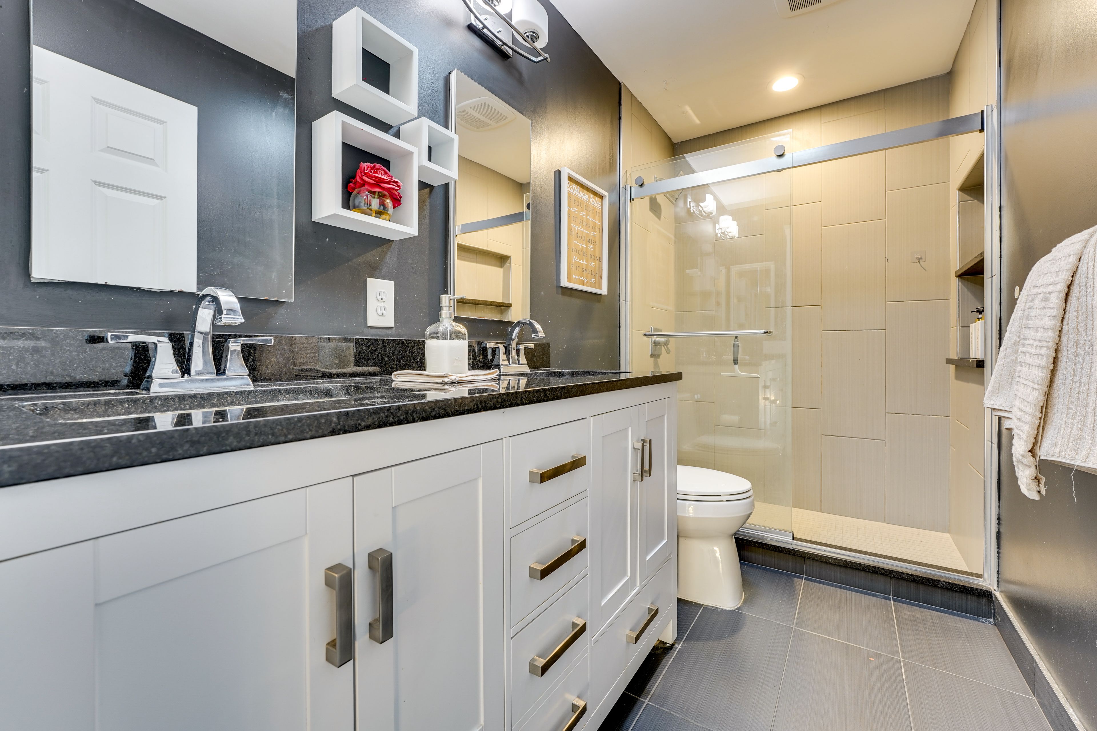 Full Bathroom | 2nd Floor