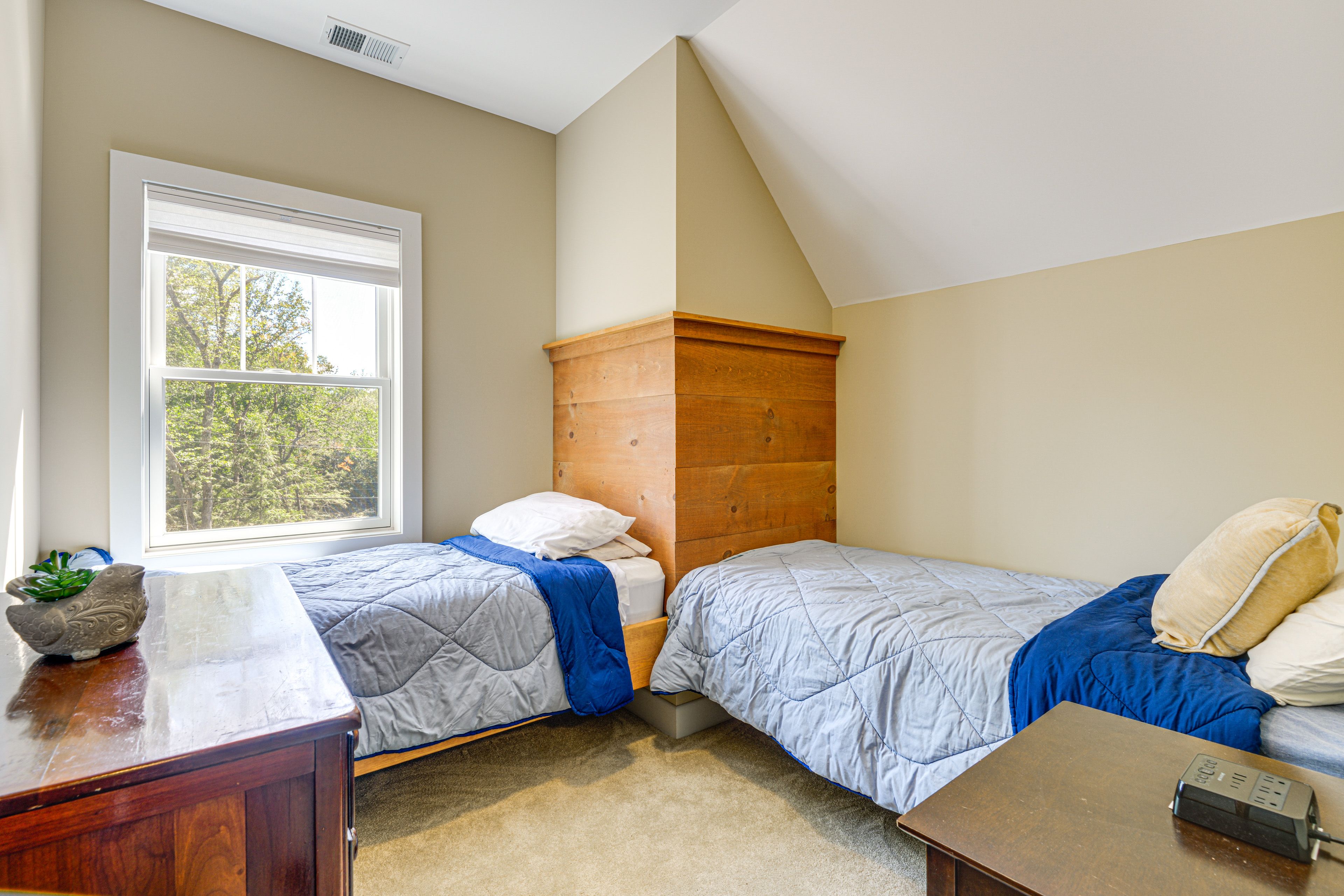 Bedroom 4 | Basement Level | 2 Twin Beds