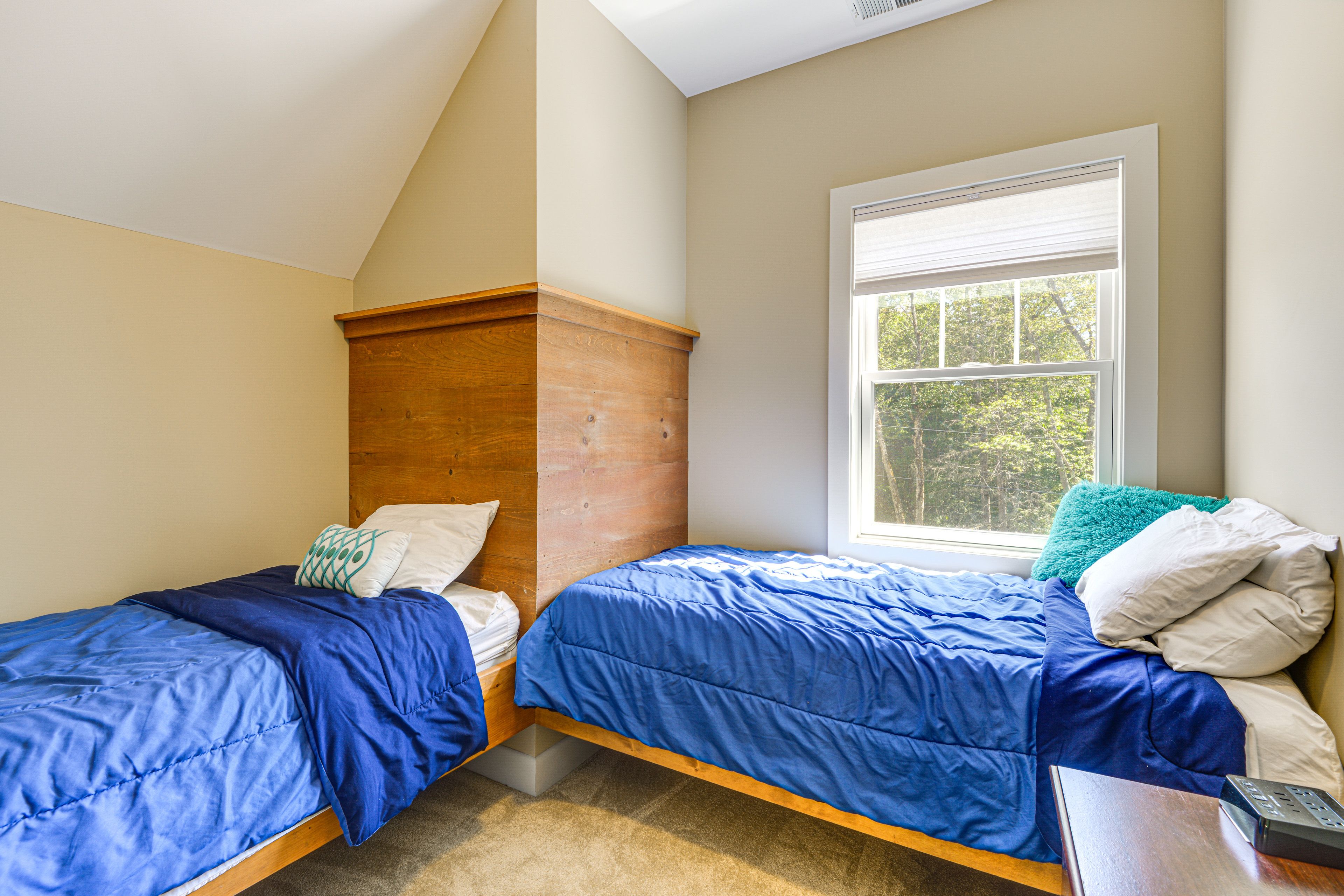 Bedroom 5 | Basement Level | 2 Twin Beds