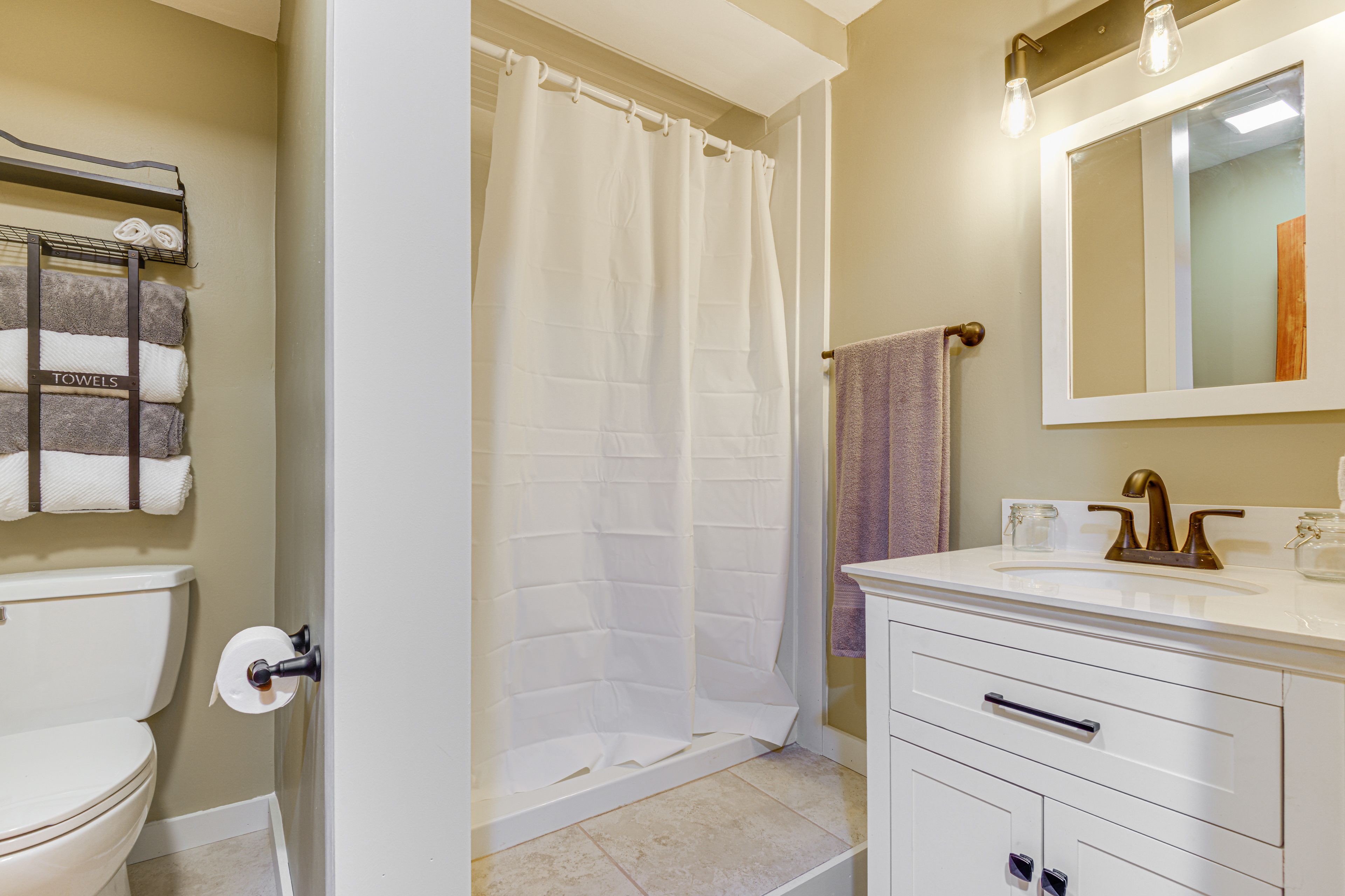 Full Bathroom | 1st Floor Level