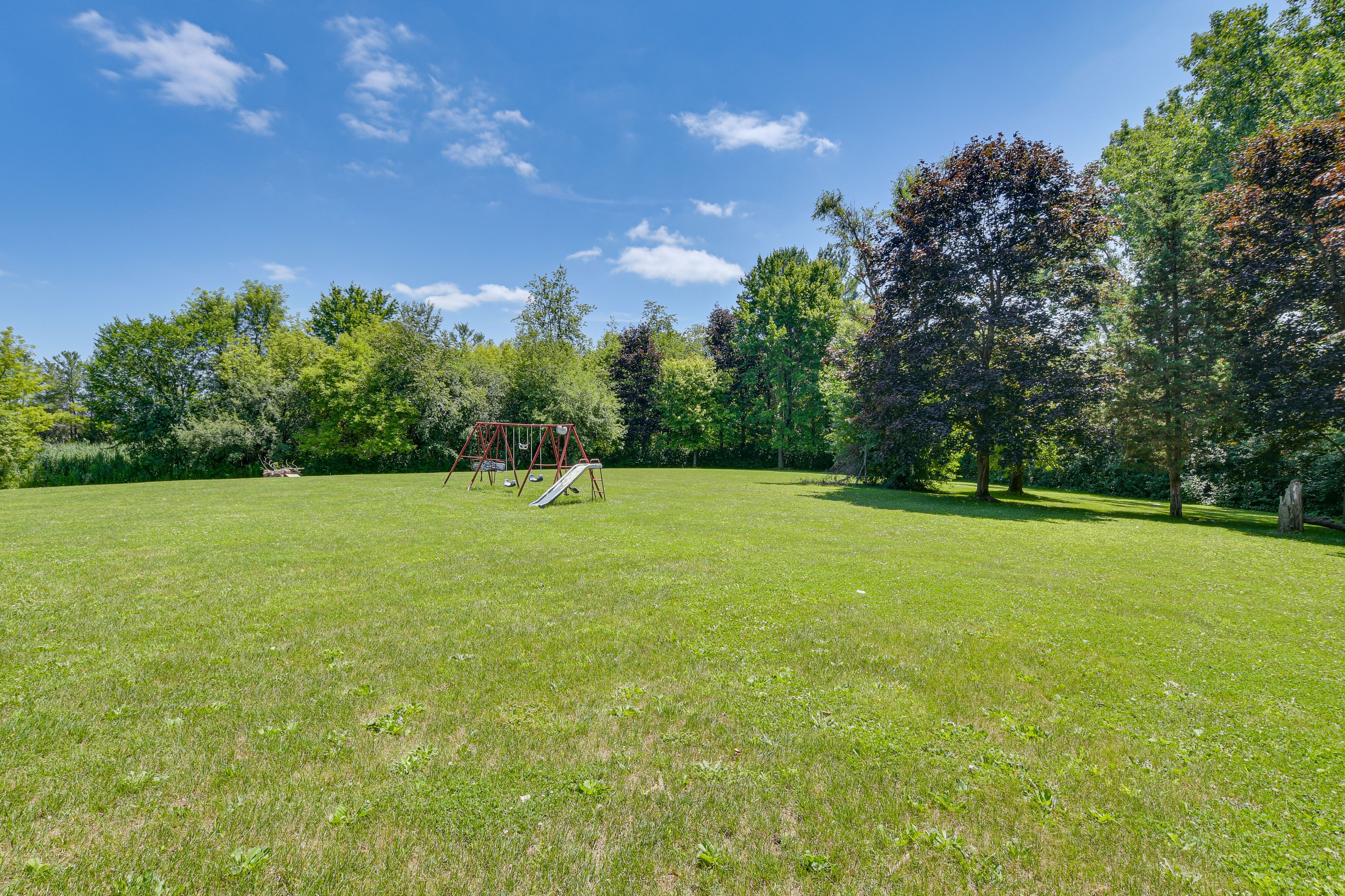 Shared Yard | Playset | Fire Pit