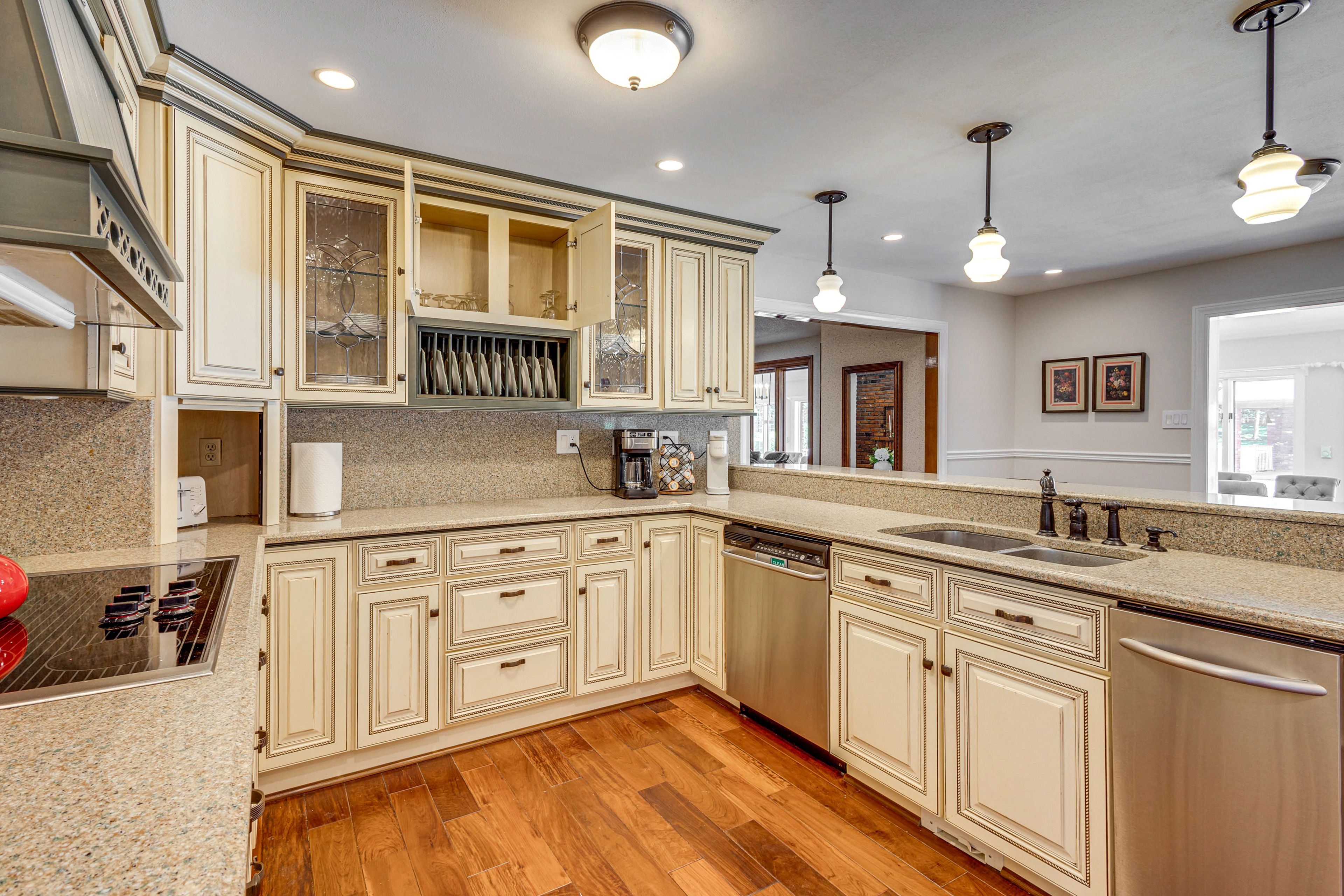 Kitchen | Cooking Basics | Main Level