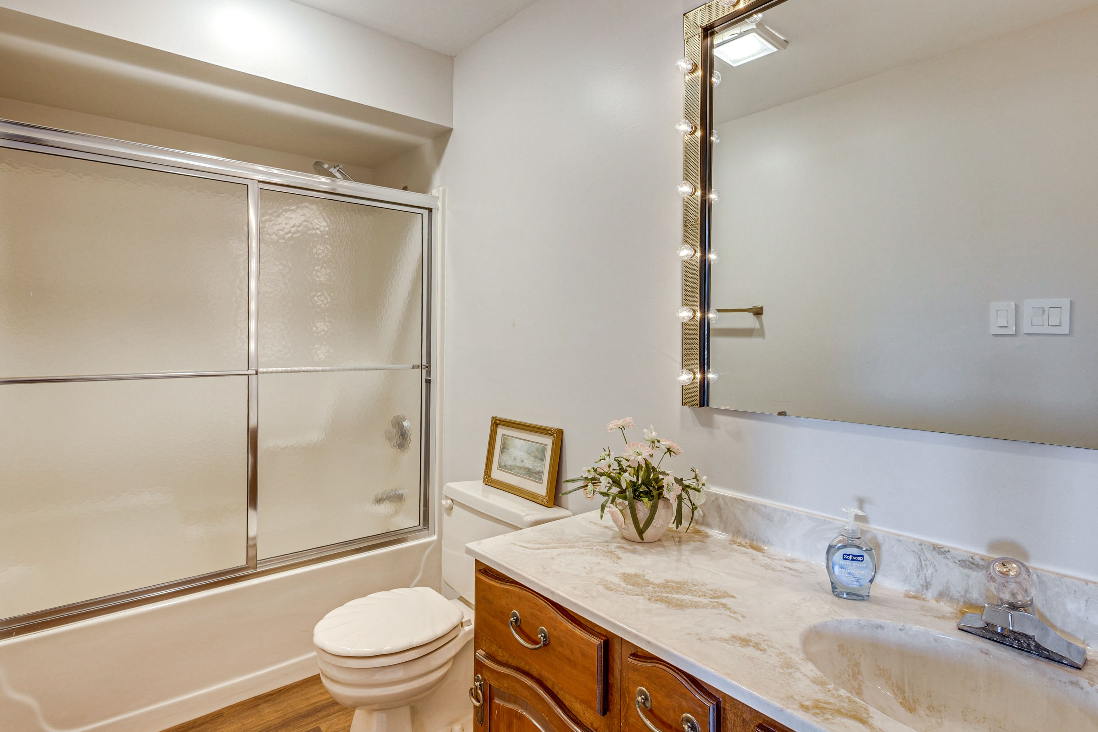 Full Bath | Upper Level