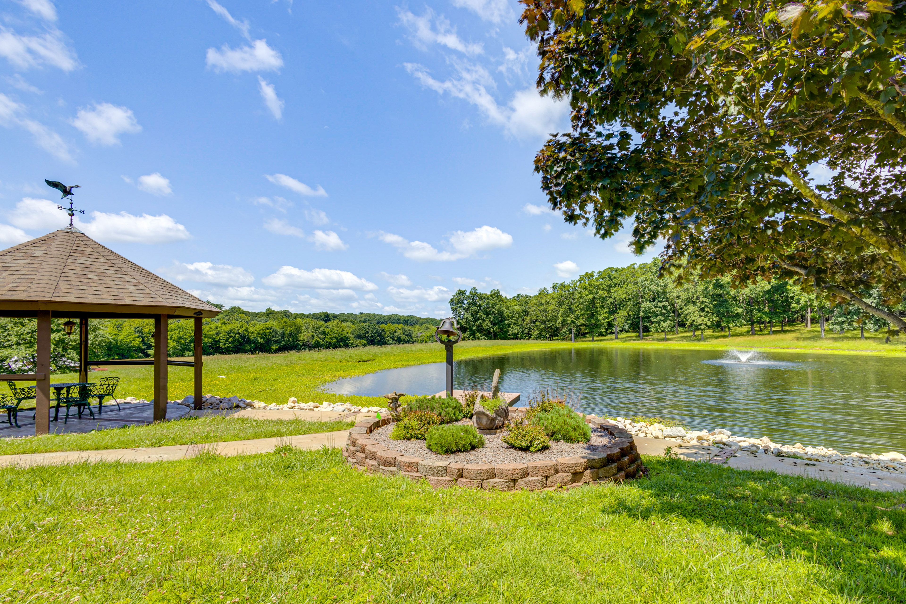 Lake | 2 Gazebos