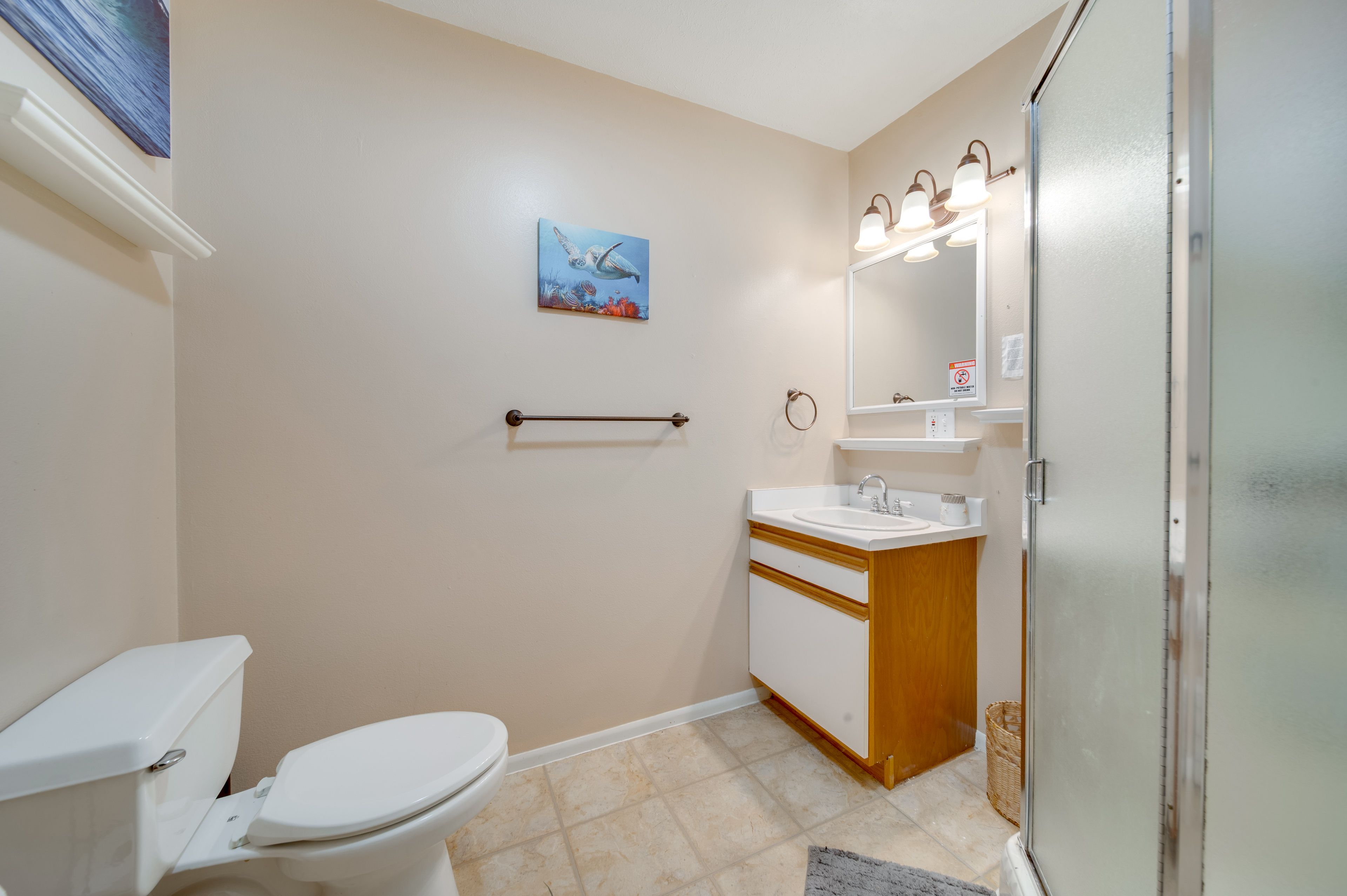 Full Bathroom | Complimentary Toiletries