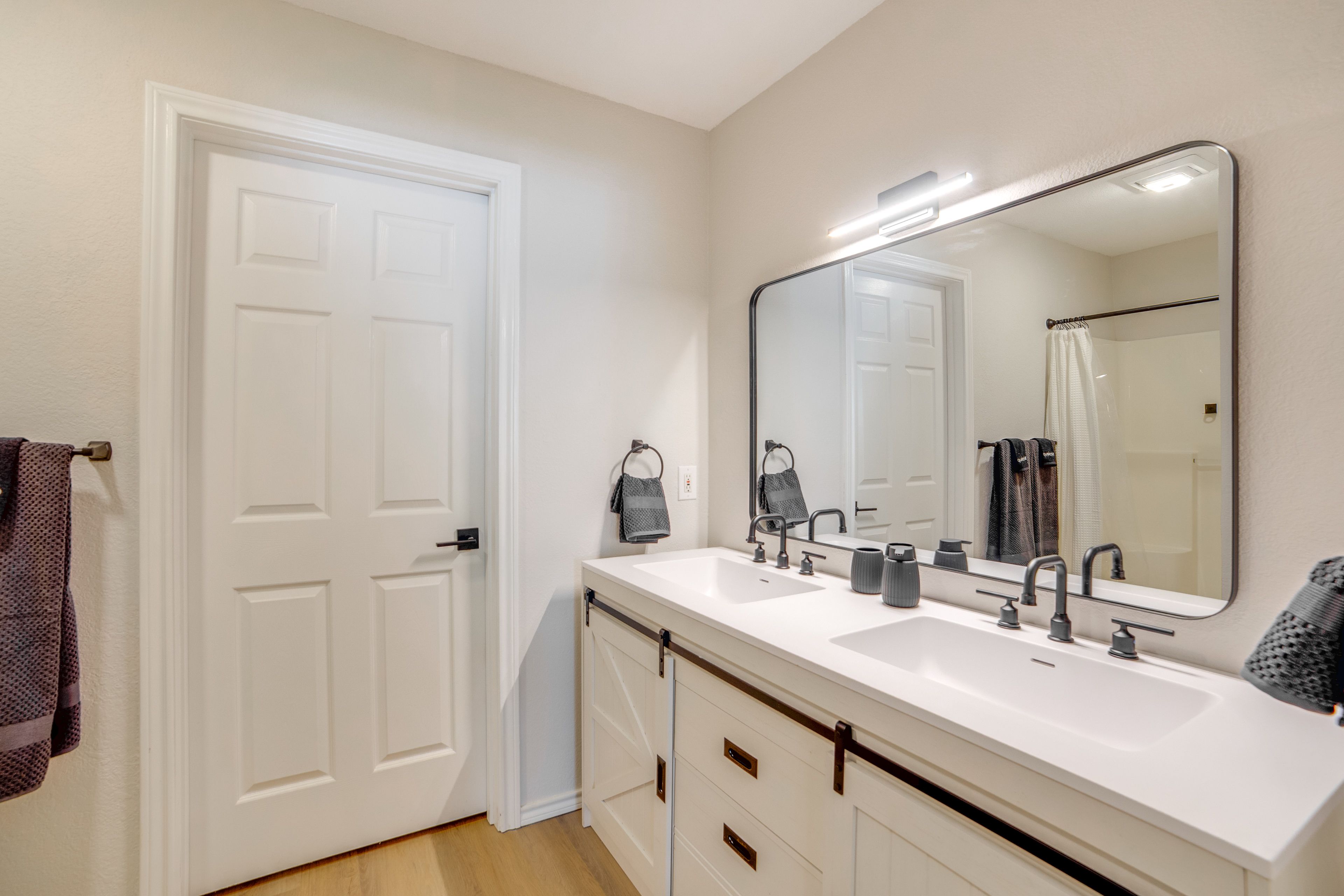 Full Bath | Complimentary Toiletries | Towels Provided