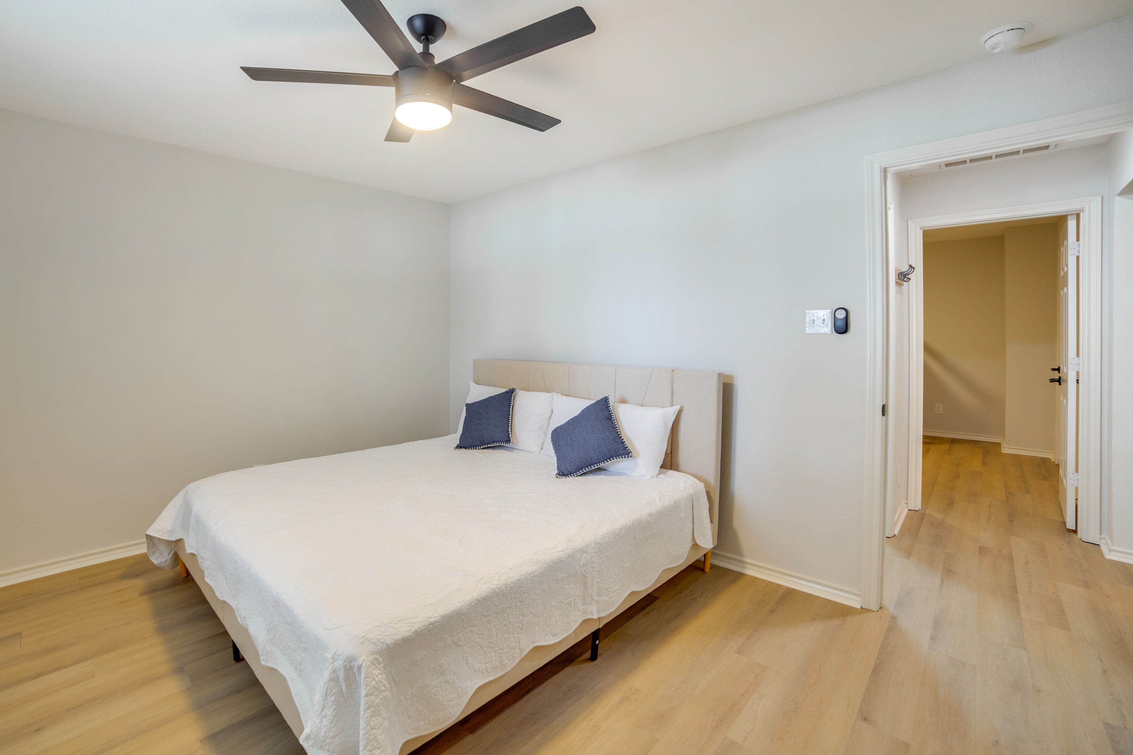 Bedroom 2 | King Bed