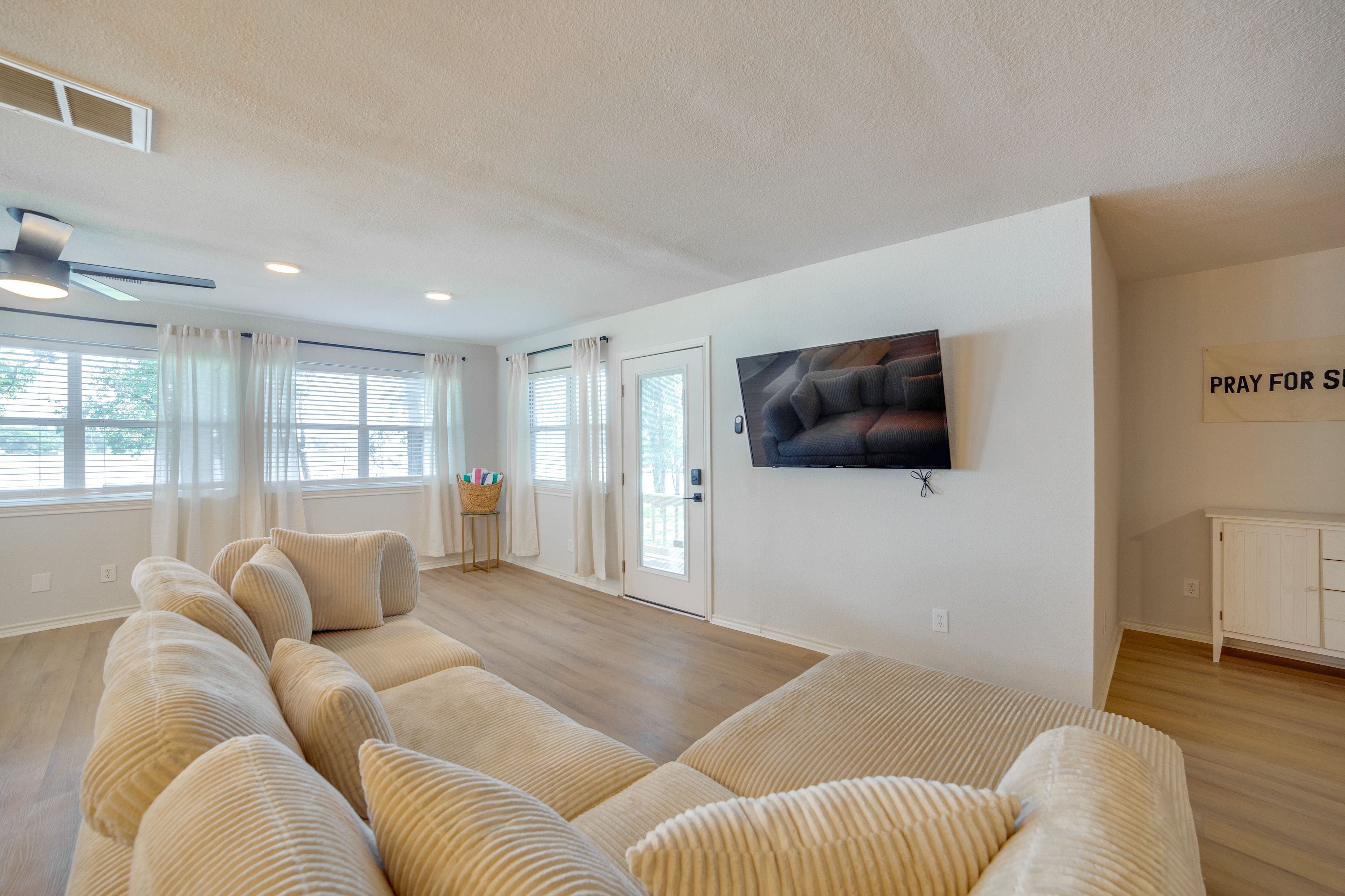 Living Room | Smart TV