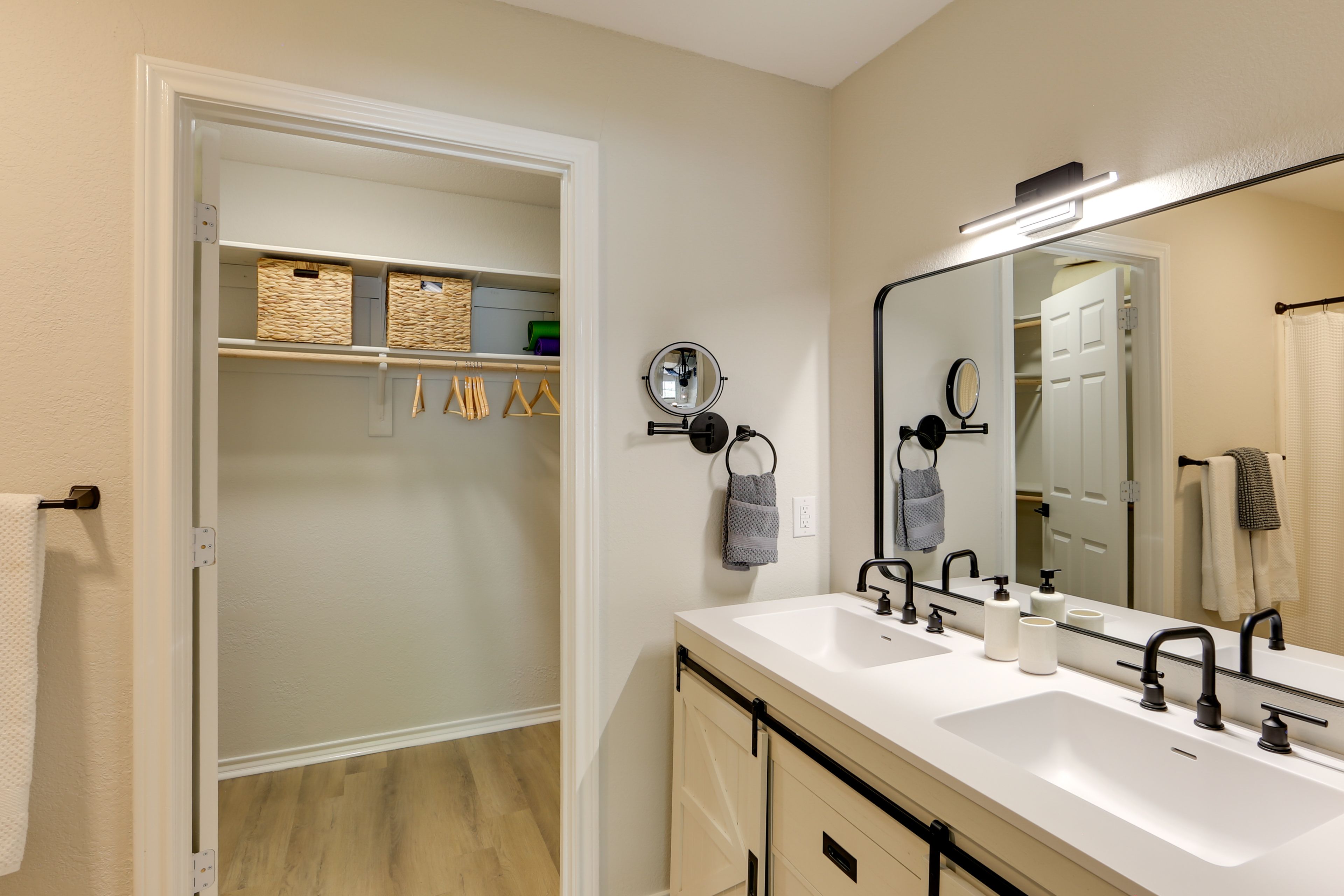 Full Bath | Complimentary Toiletries | Towels Provided