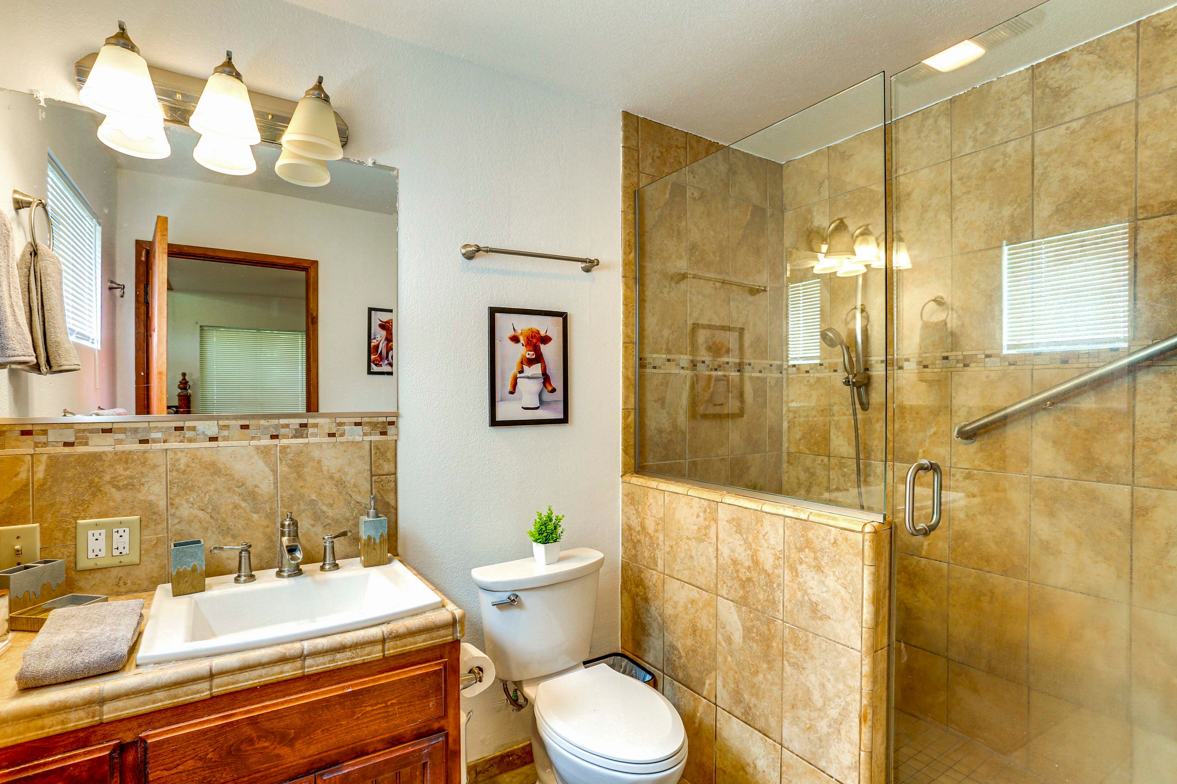 En-Suite Bathroom | Towels Provided