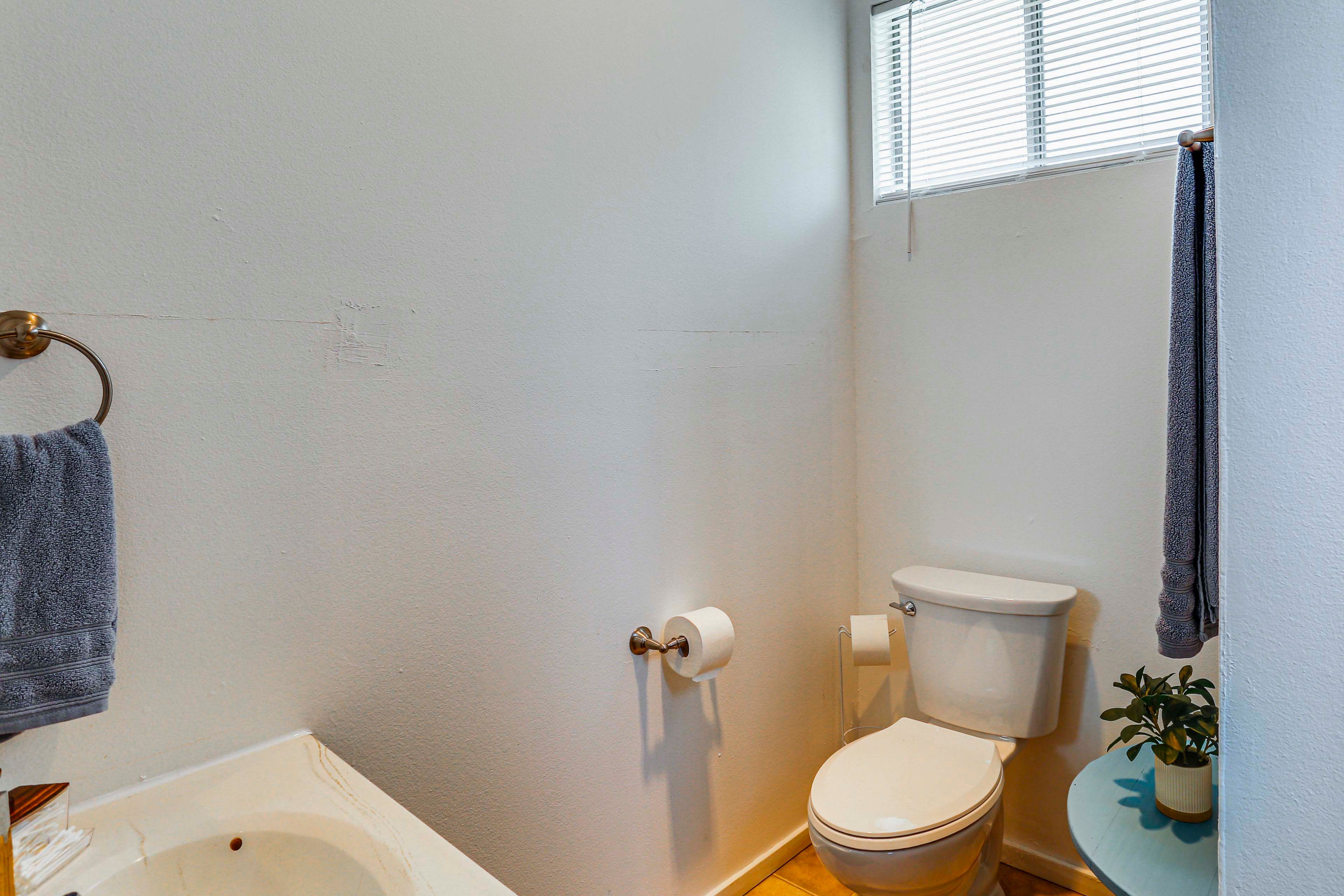 Full Bathroom (Guest House) | Shower