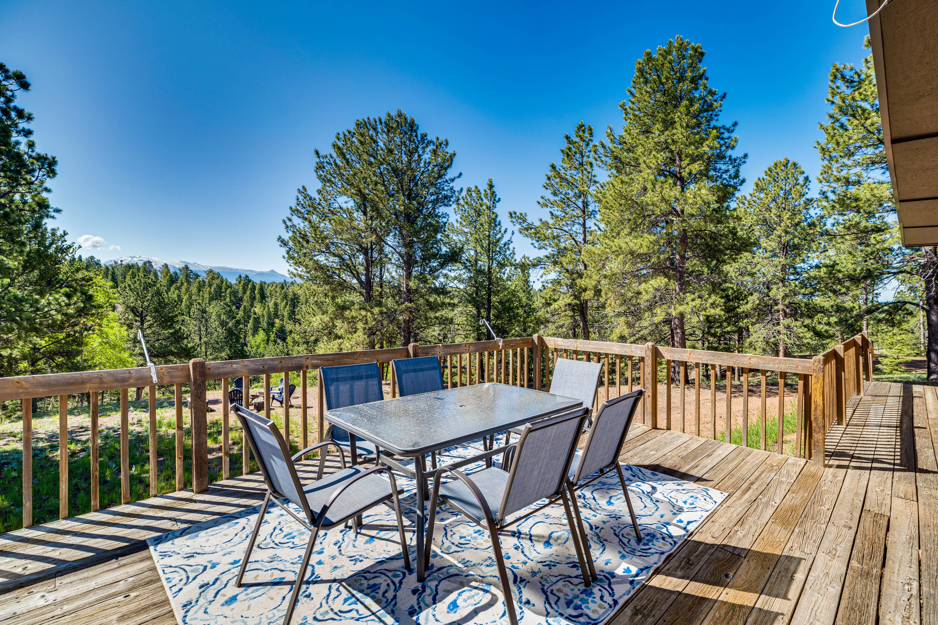 Deck | Outdoor Dining Area | Gas Grill
