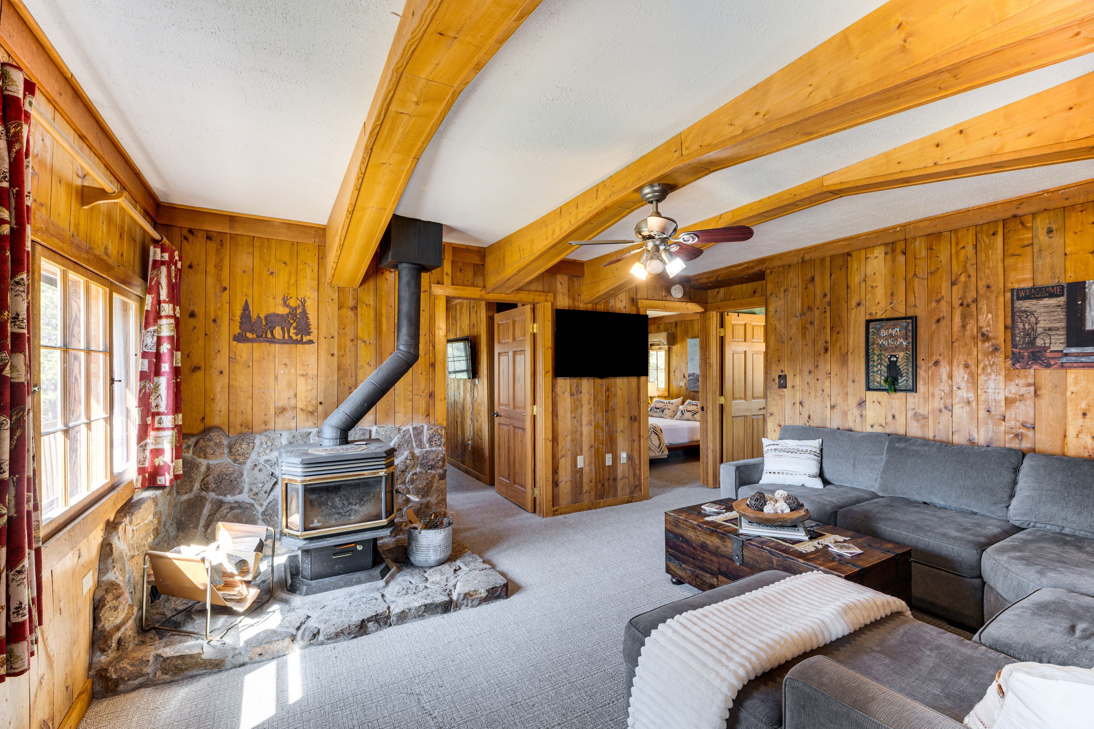 Living Room | Central Heating | Free WiFi | Wood-Burning Stove