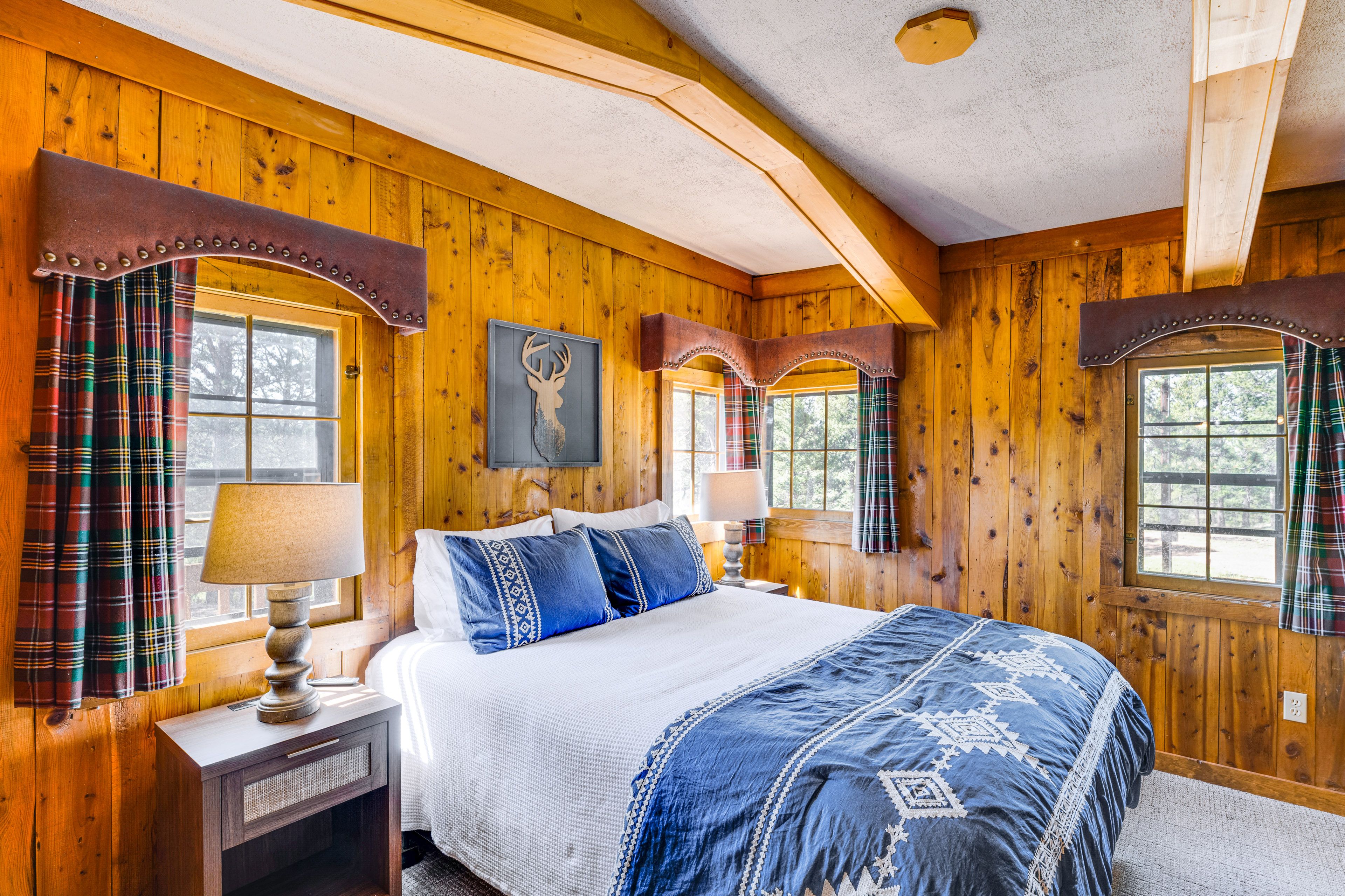 Bedroom 1 | Queen Bed