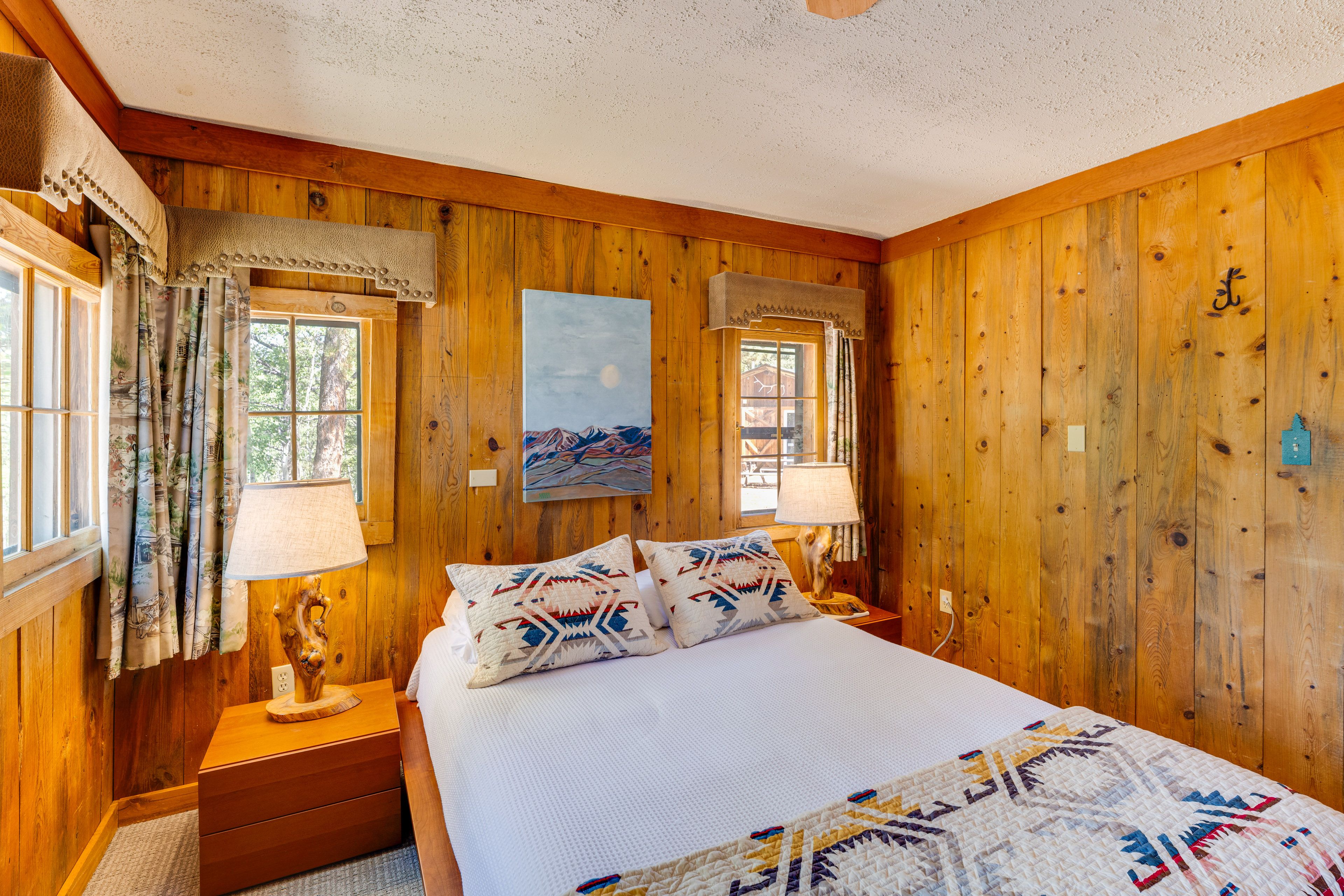 Bedroom 2 | Queen Bed