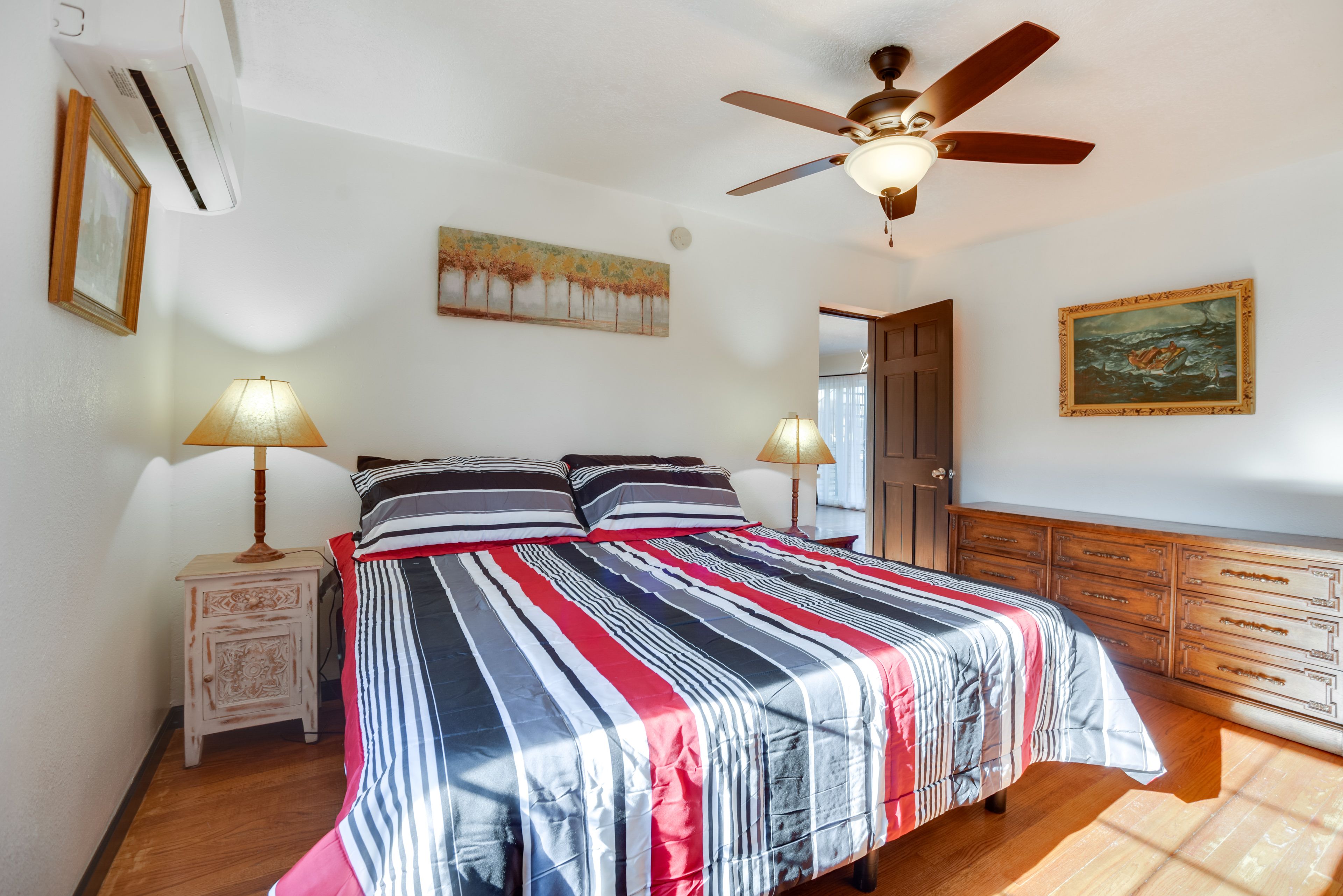 Bedroom 1 | King Bed