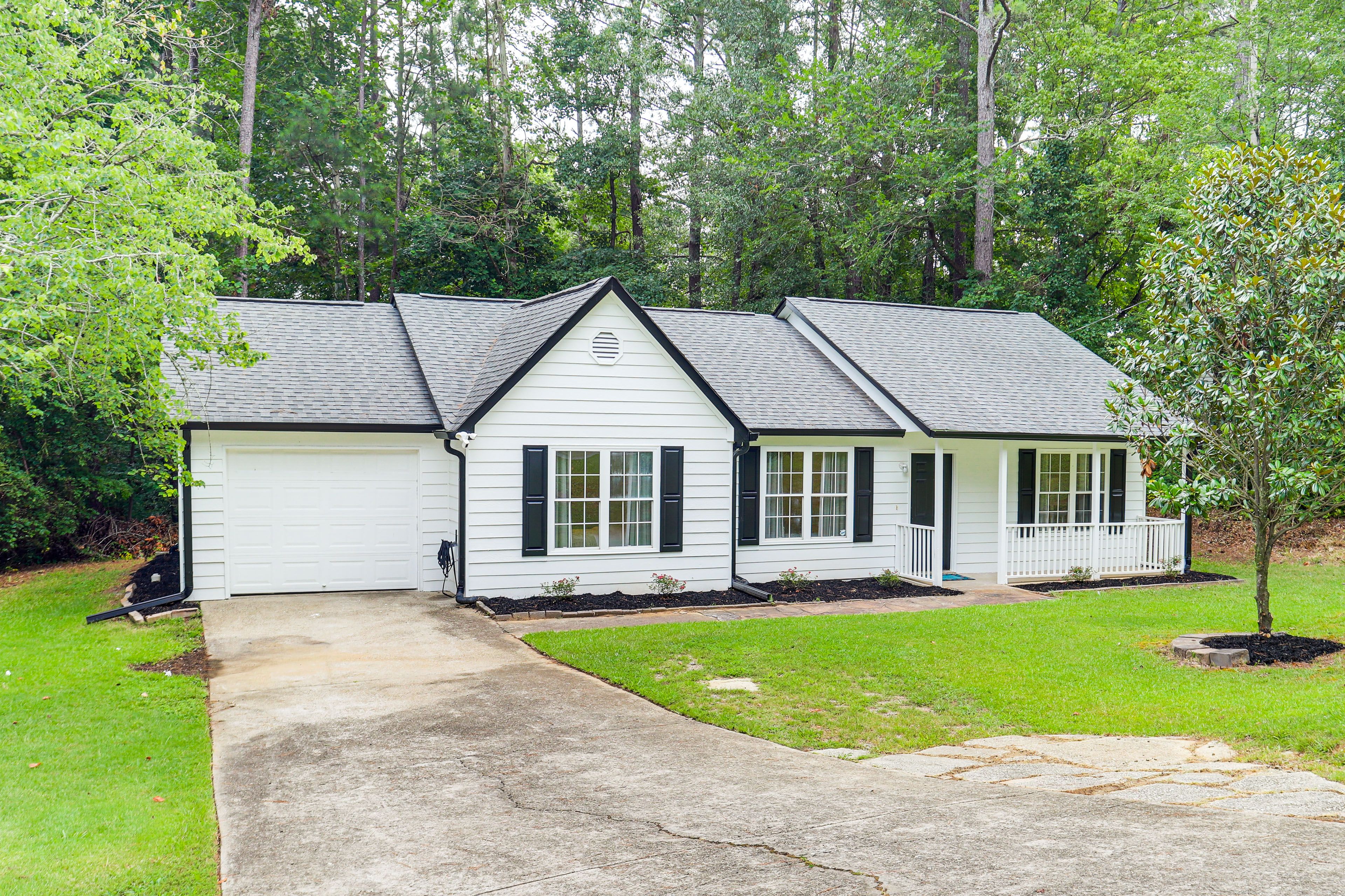 Exterior | Driveway (2 Vehicles)