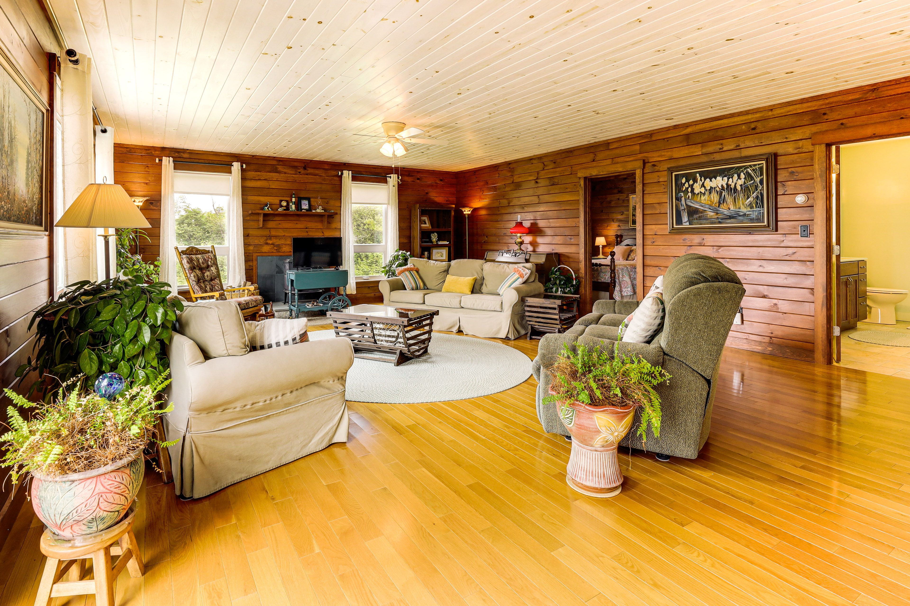 Living Room | Free WiFi | Central Heating | Smart TV