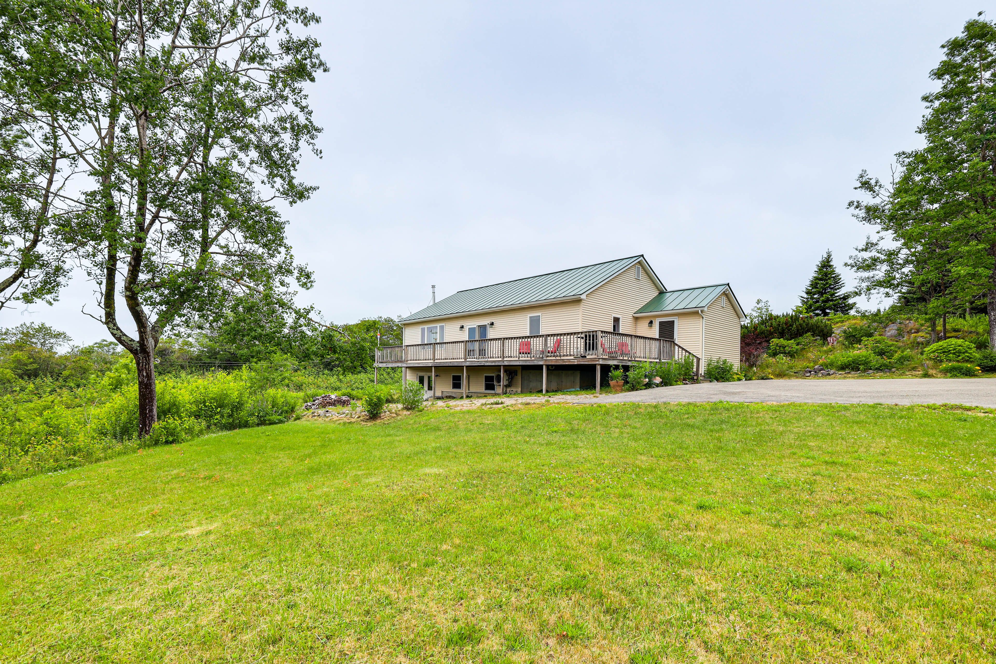 Exterior | Driveway (3 Vehicles) | Free Street Parking