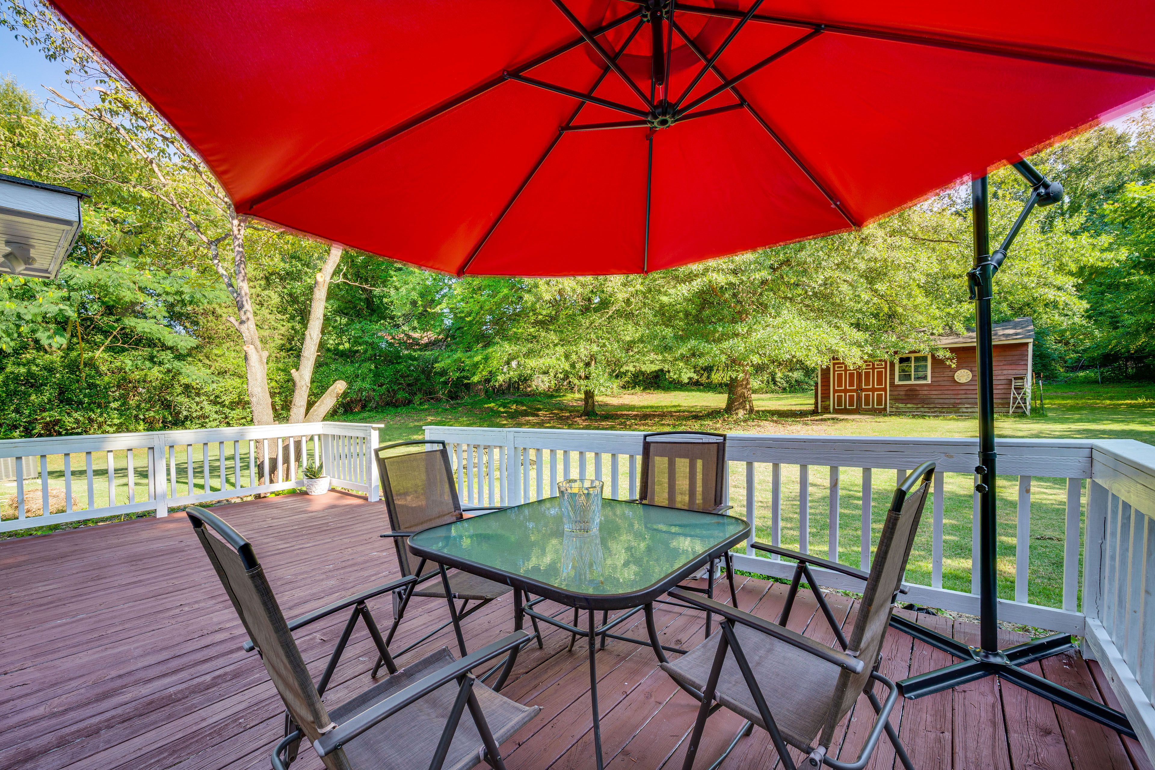Deck | Outdoor Dining Area | Private Yard