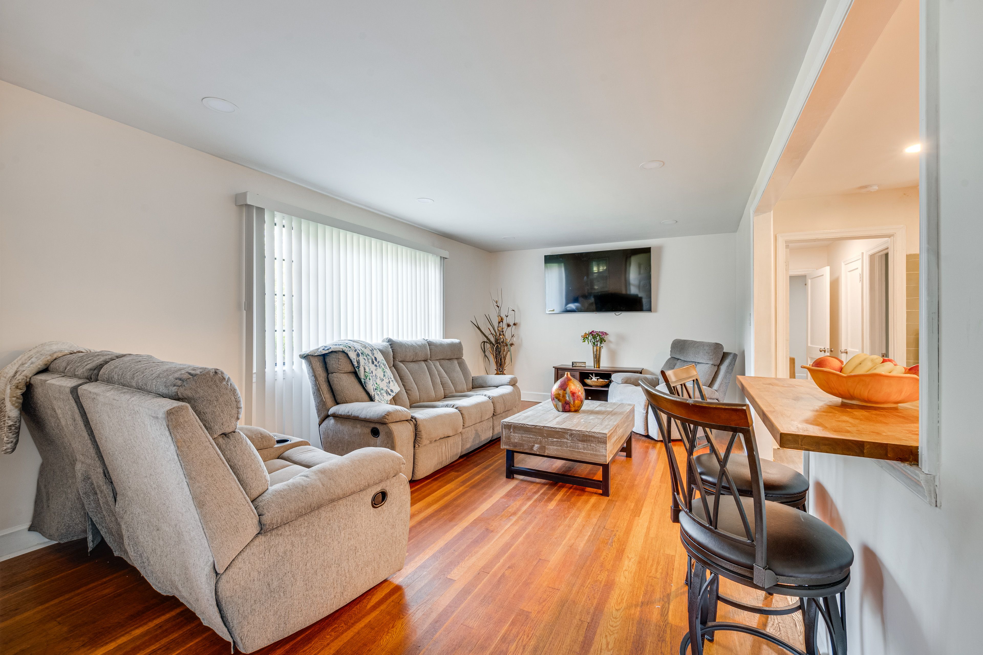 Living Room | Free WiFi | Smart TV