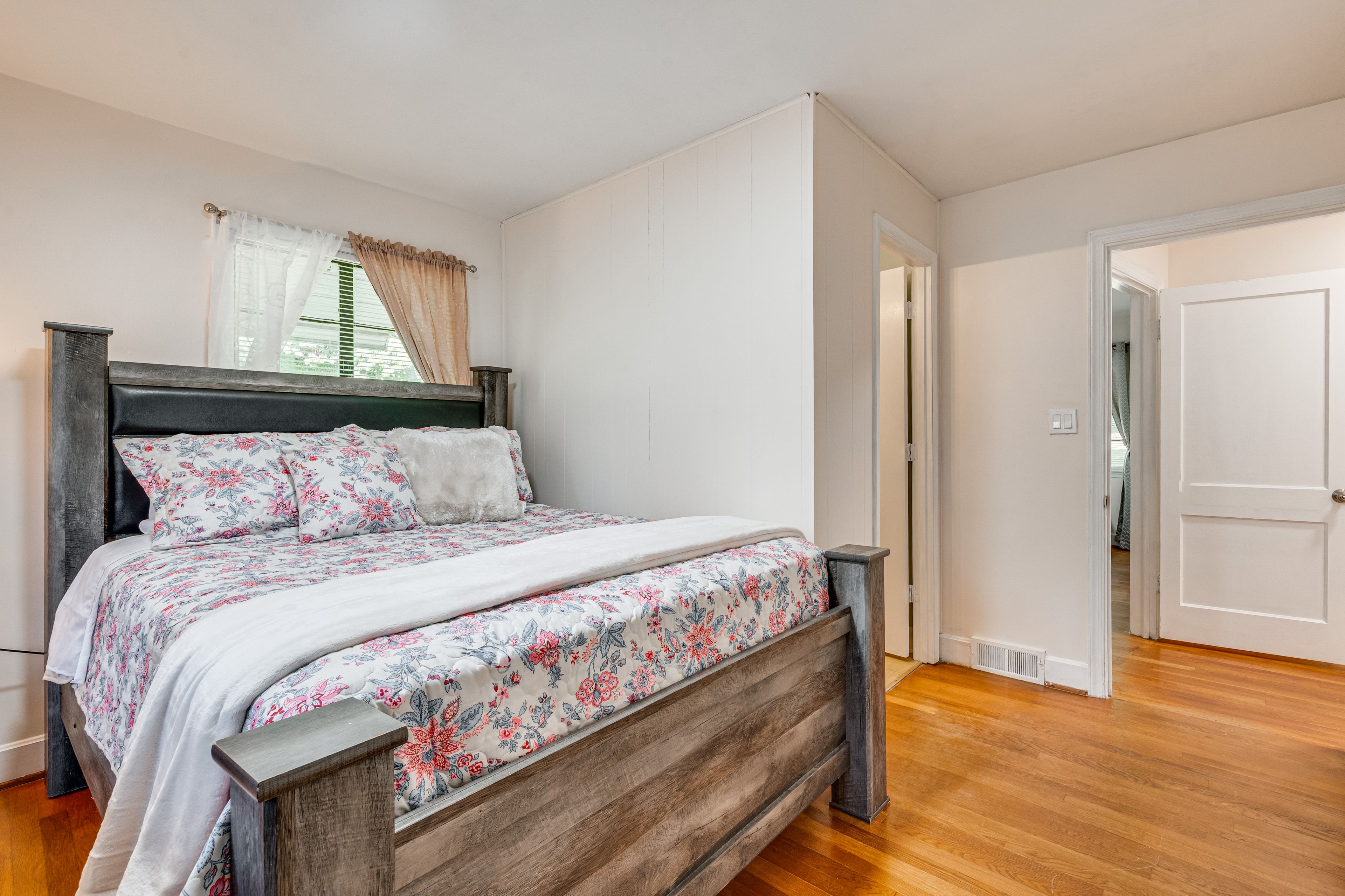 Bedroom 2 | Queen Bed