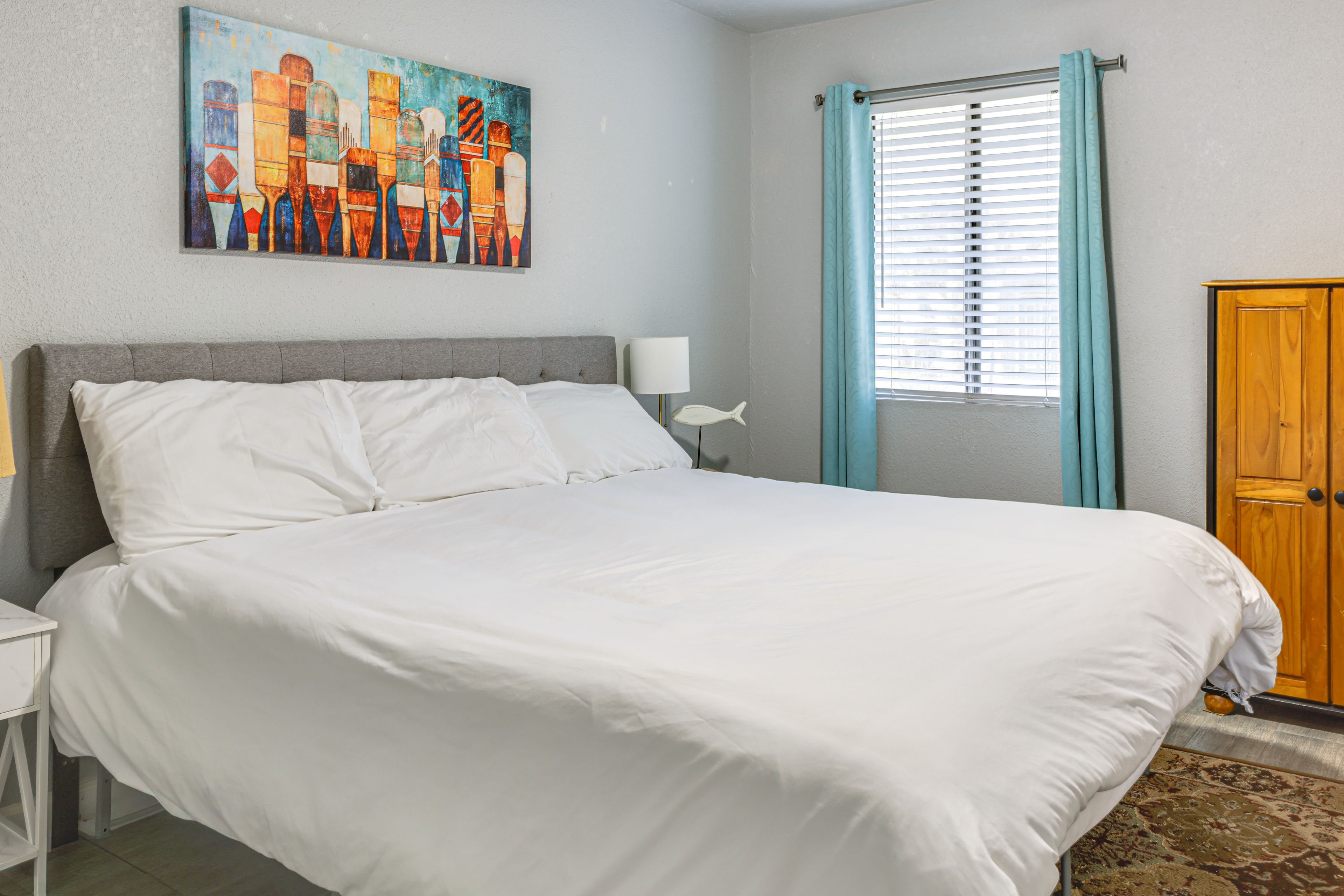 Bedroom 1 | King Bed | Main Floor