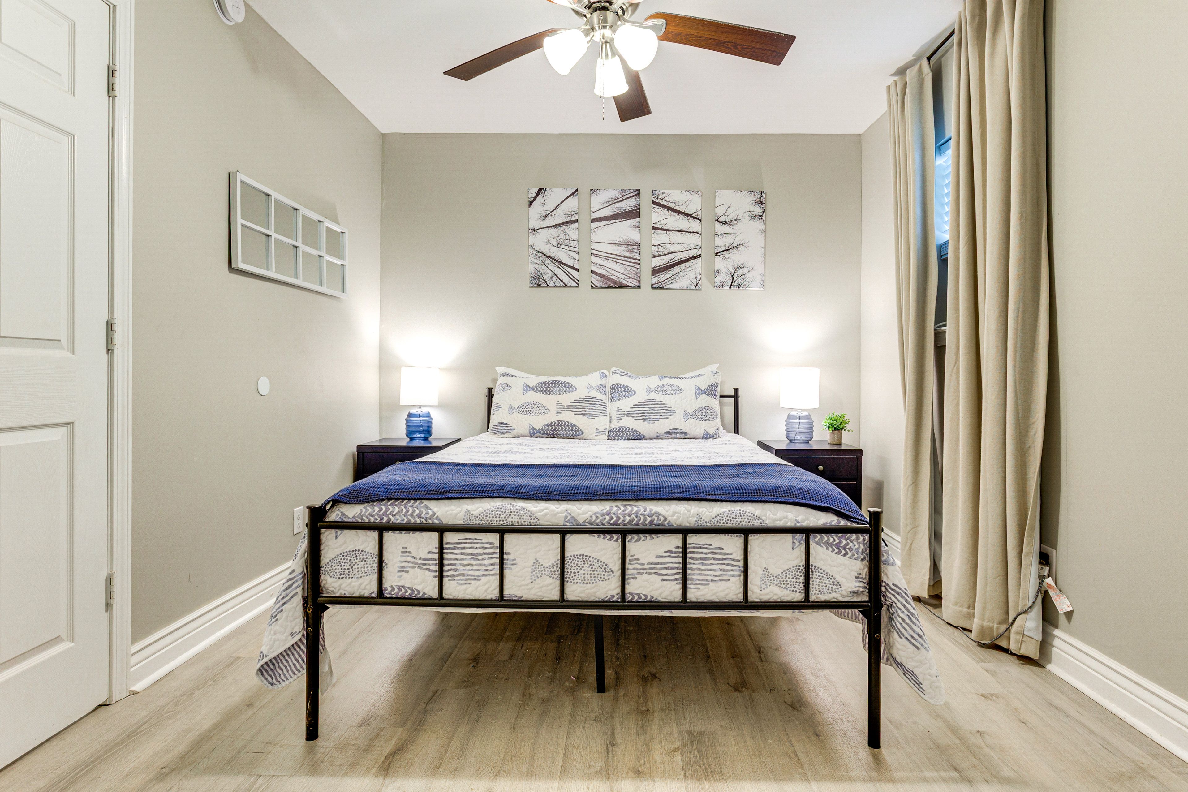 Bedroom 1 | Queen Bed | Smart TV