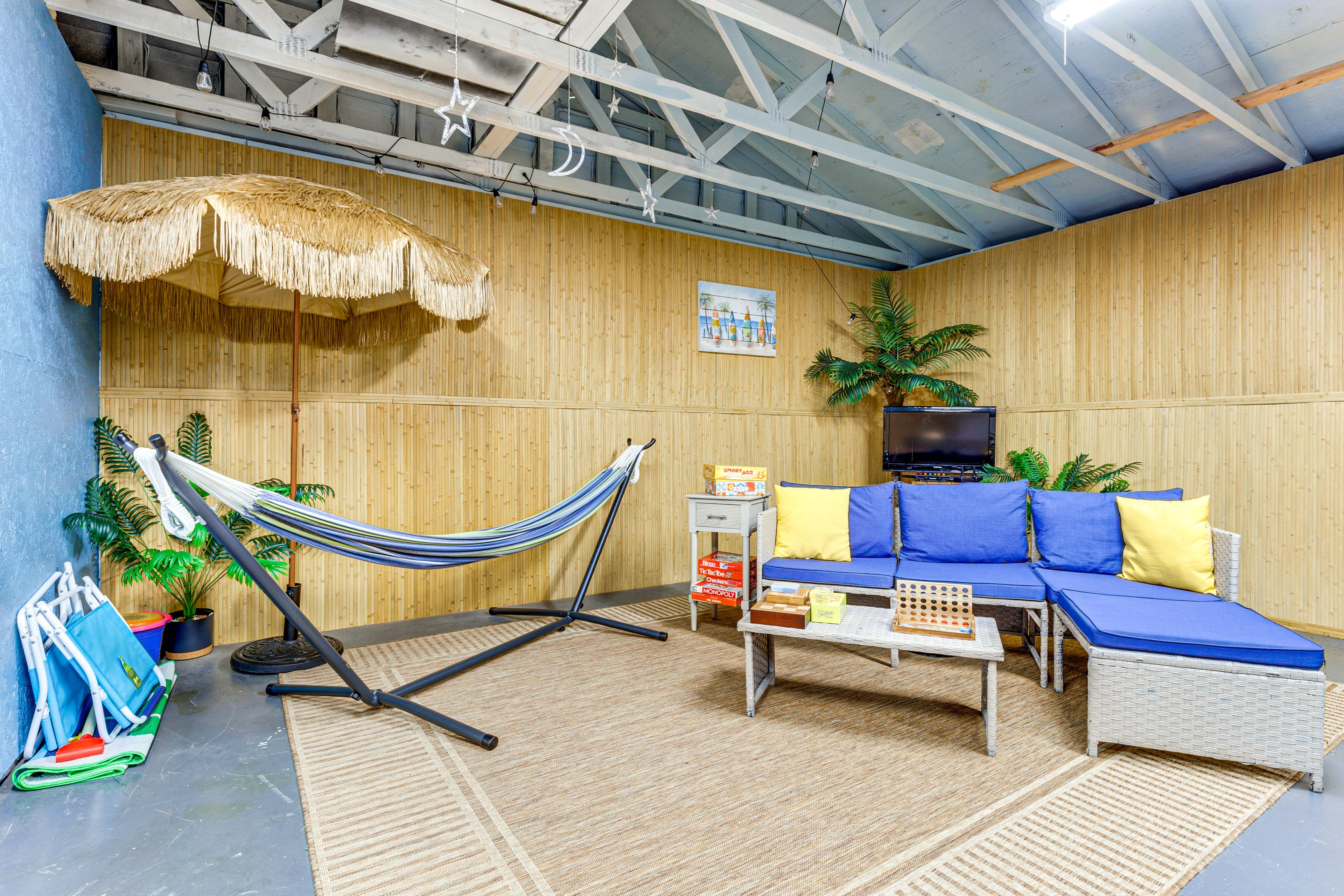 Detached Game Room | Ping-Pong | Shuffleboard | Dartboard | Video Game Console