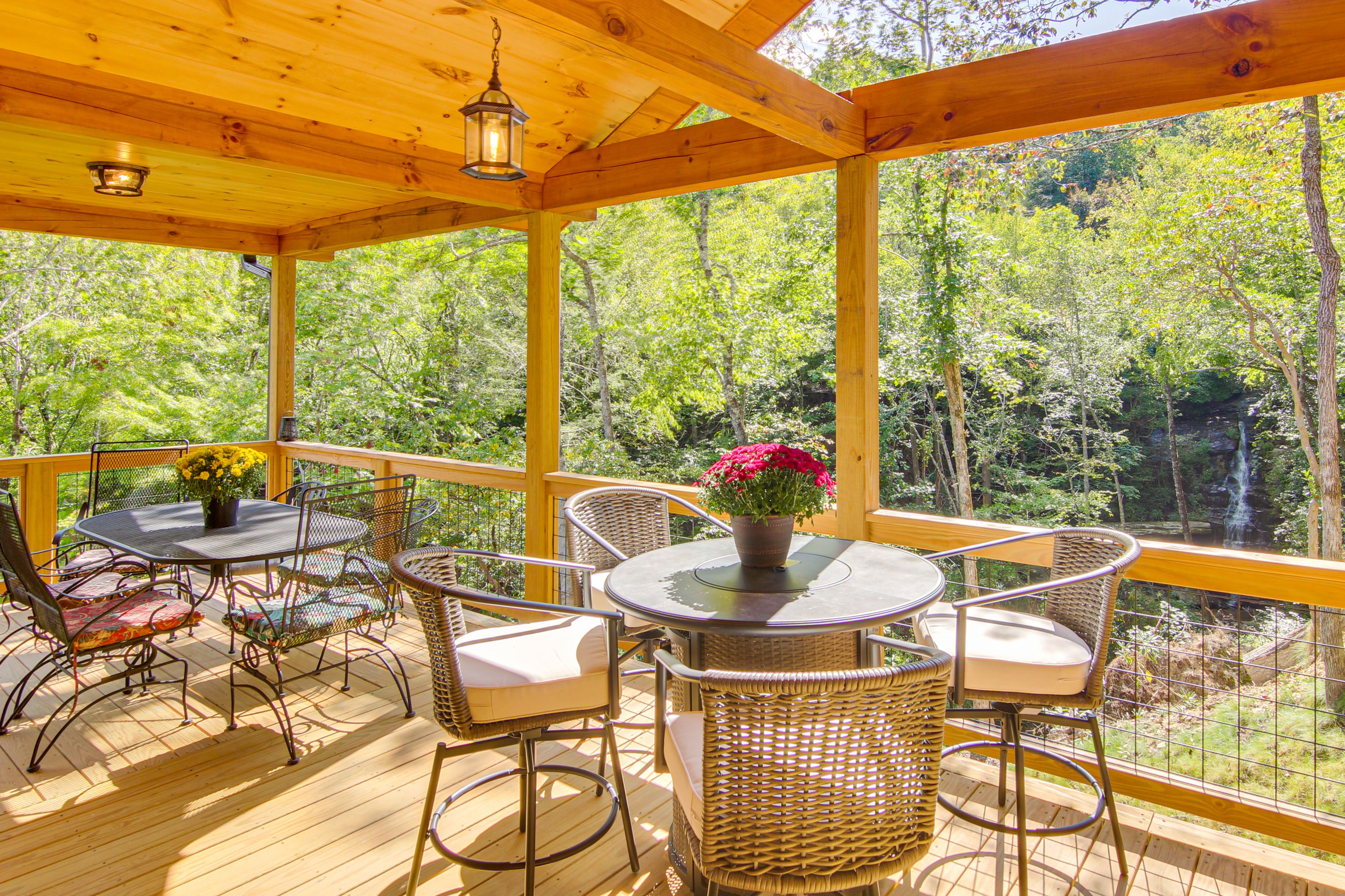 Wraparound Deck | 2-Story Cabin
