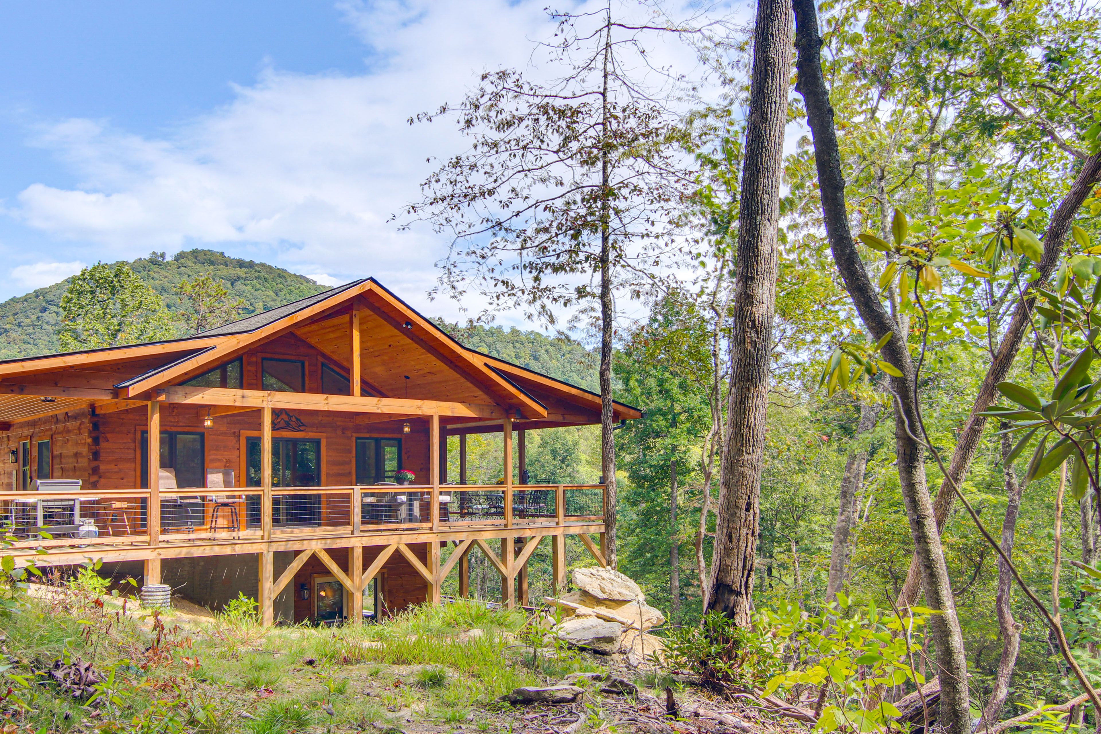 Black Mountain Vacation Rental | 4BR | 3BA | 1,600 Sq Ft | Steps to Enter