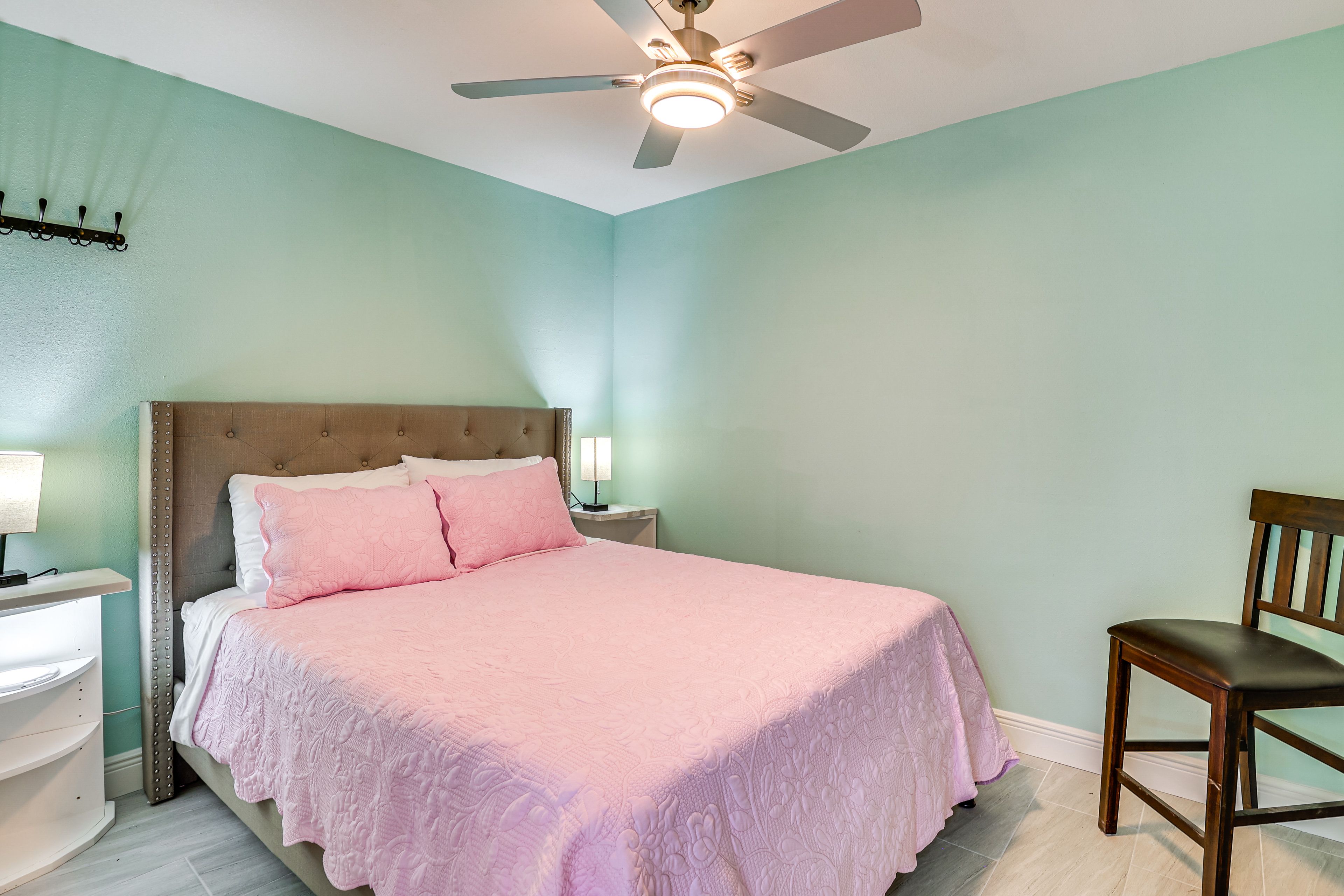 Bedroom 5 | Queen Bed