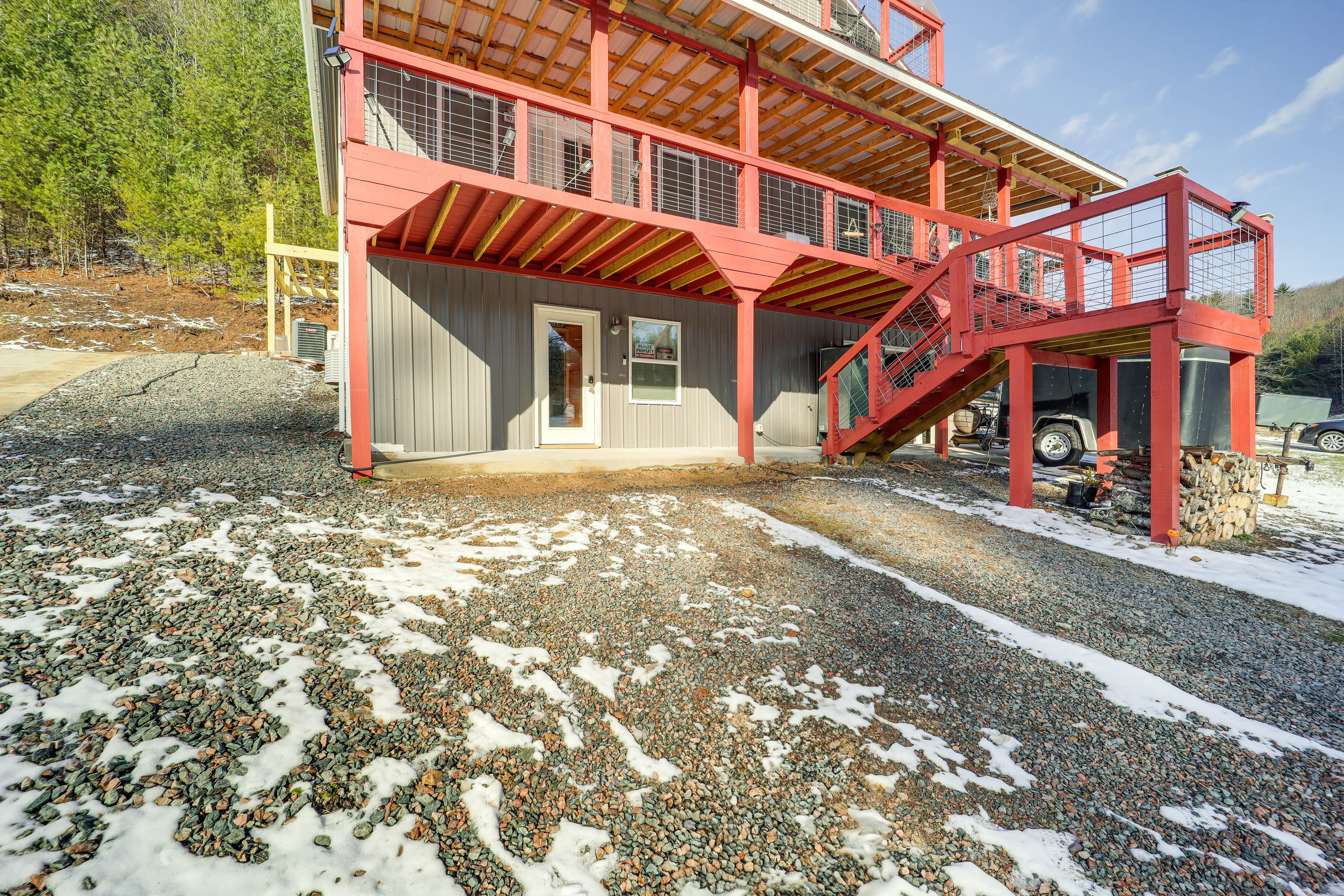 Property Exterior | Single-Story Apartment