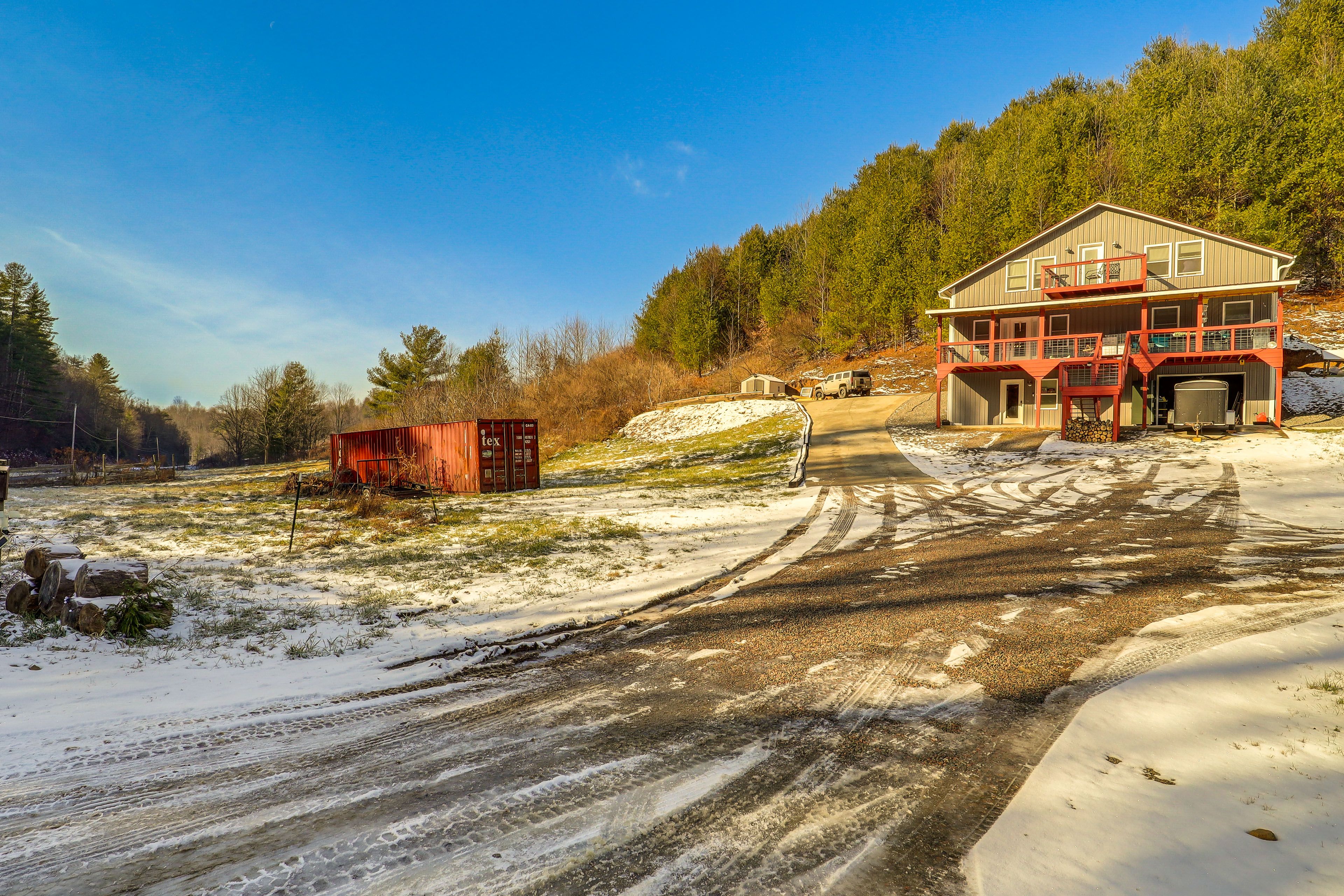 Parking | Shared Driveway (3 Vehicles)