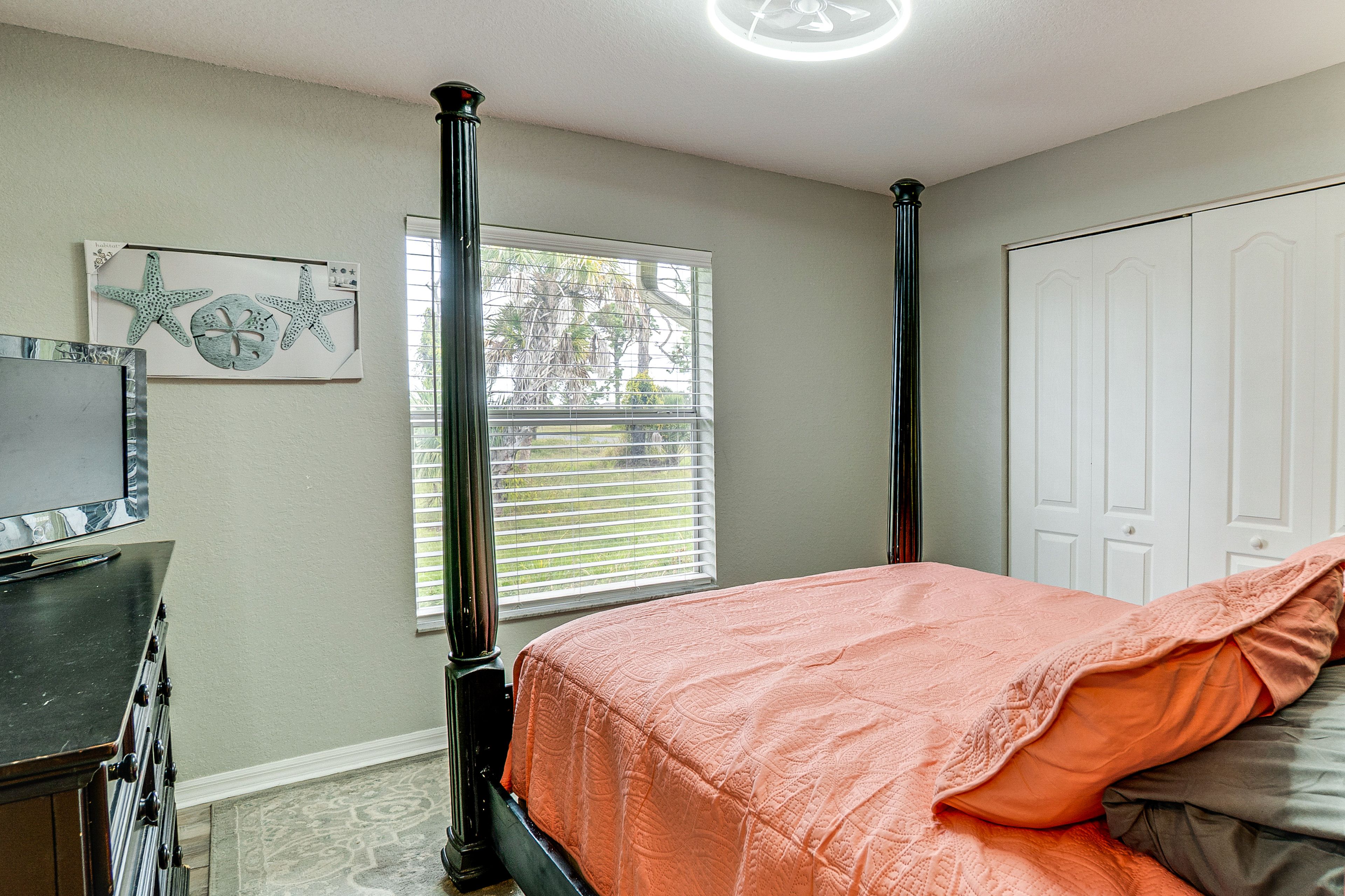 Bedroom 3 | Queen Bed