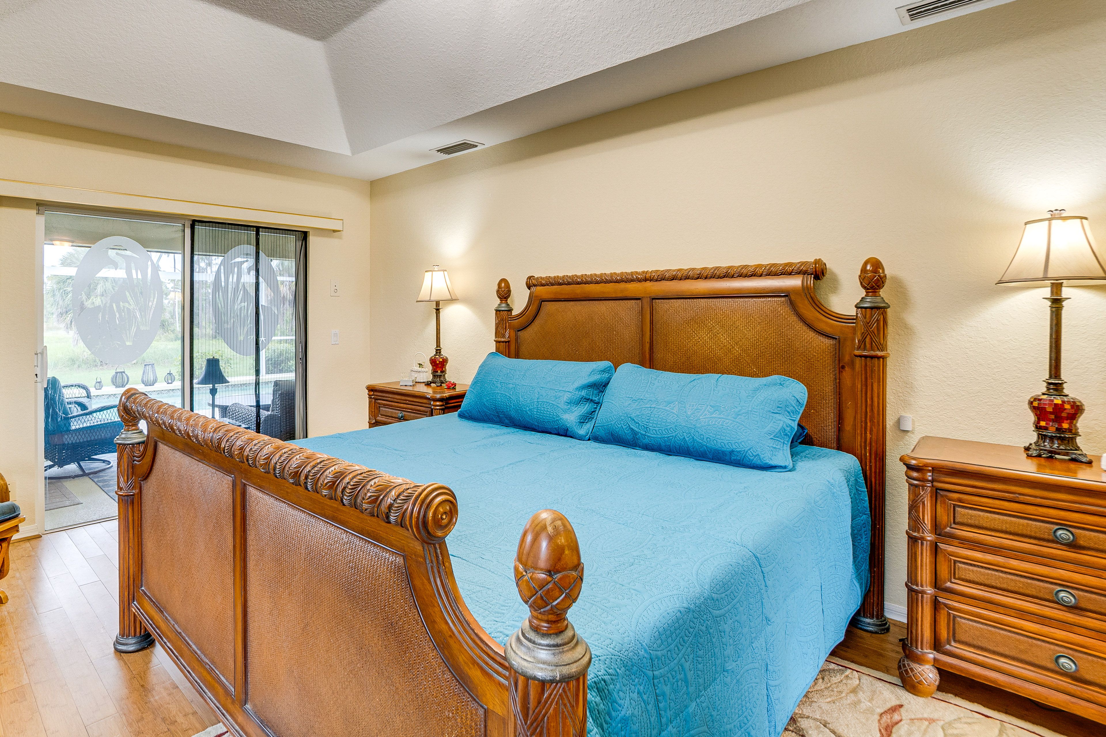 Bedroom 1 | King Bed