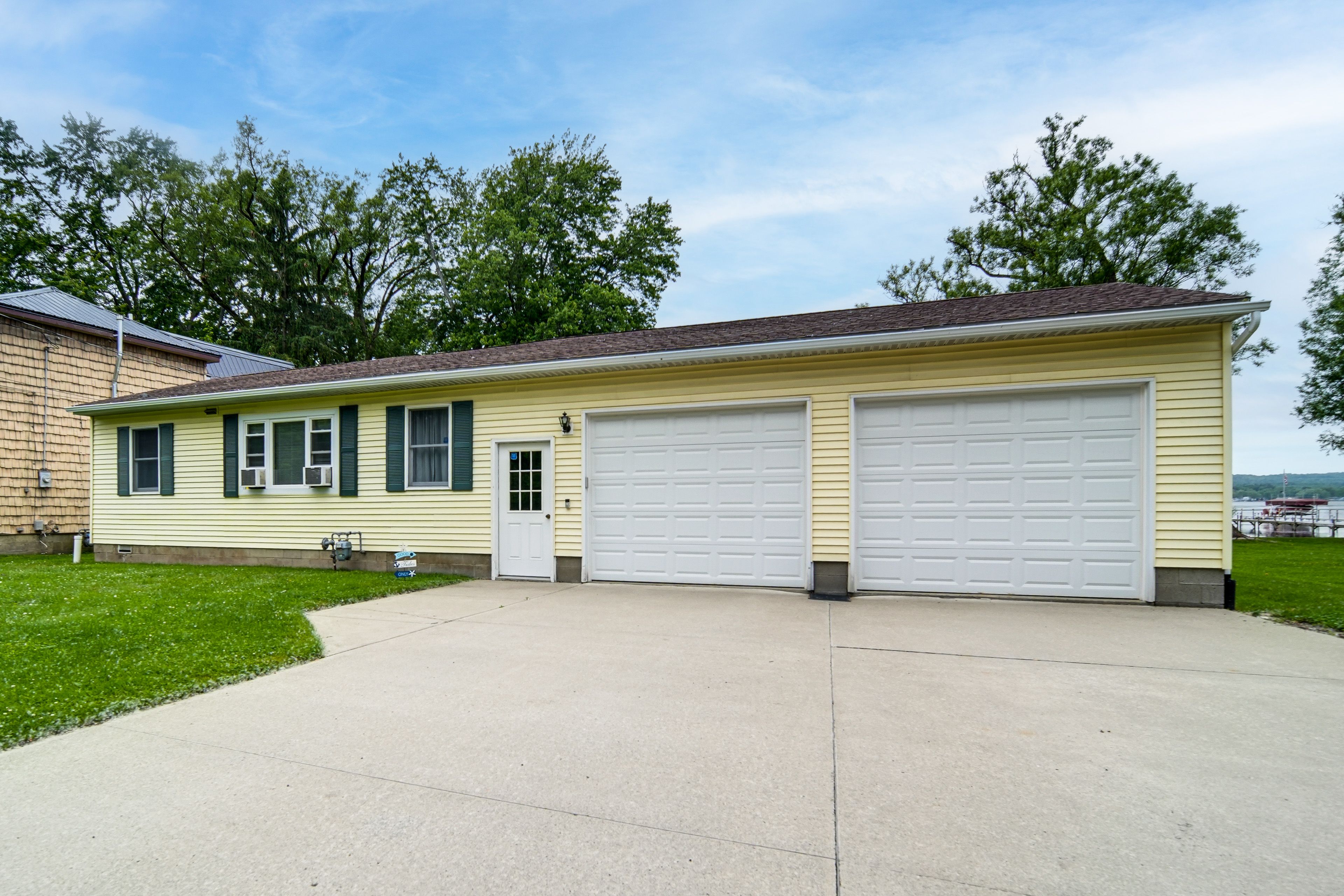 Parking | Driveway (3 Vehicles)