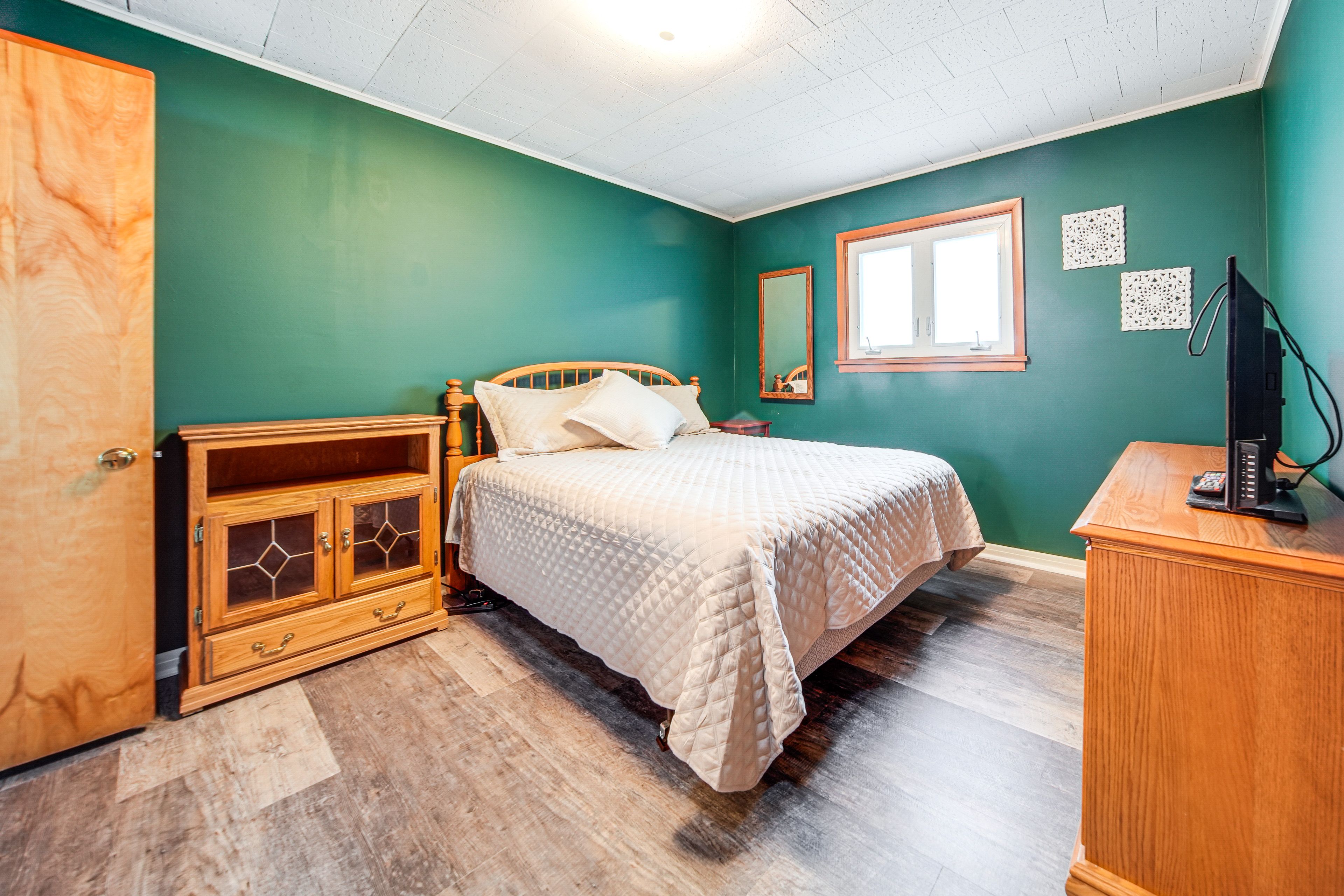 Bedroom 2 | Queen Bed