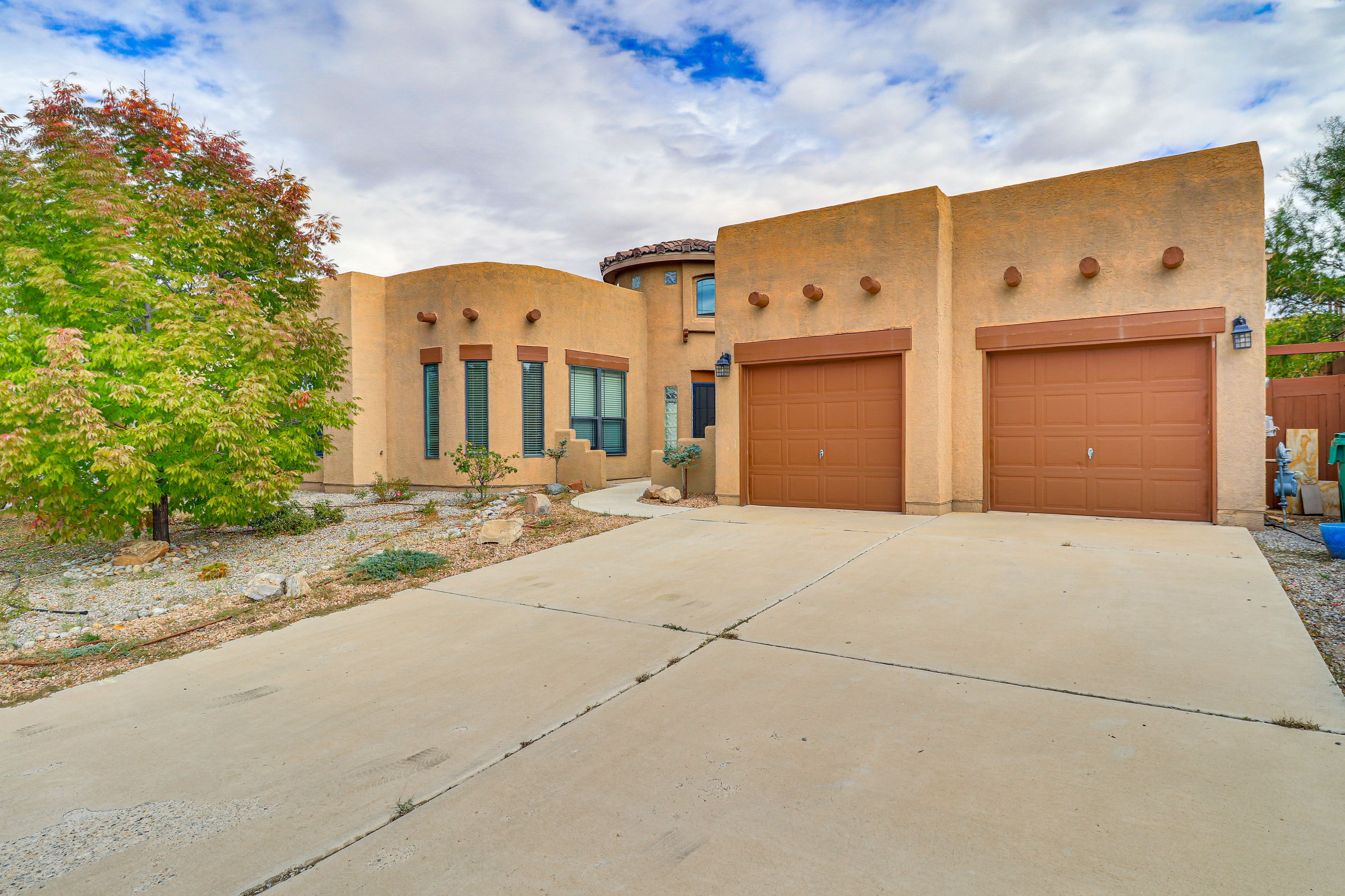 Exterior | Driveway (4 Vehicles)